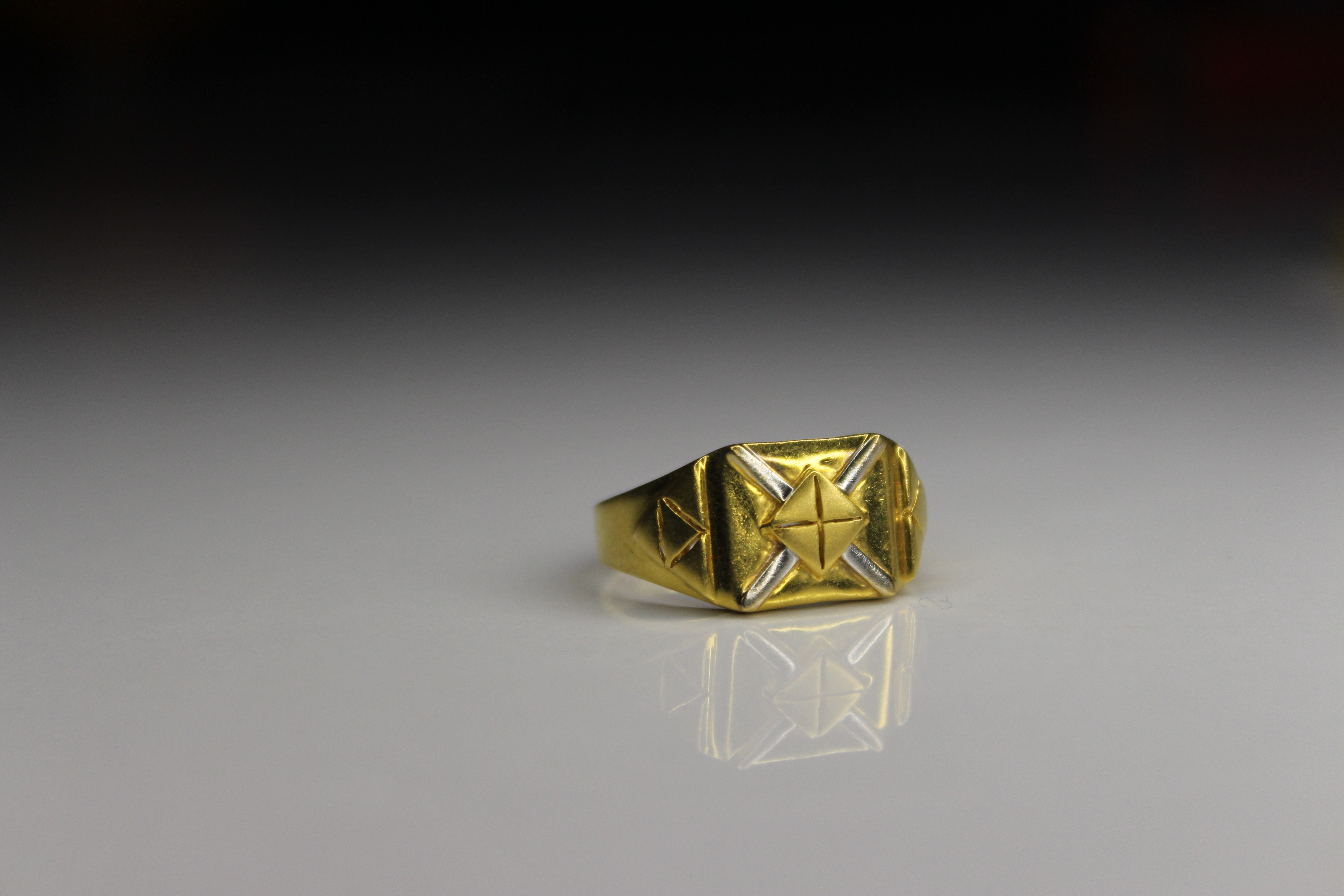 GENTS DESIGN GOLD RING 