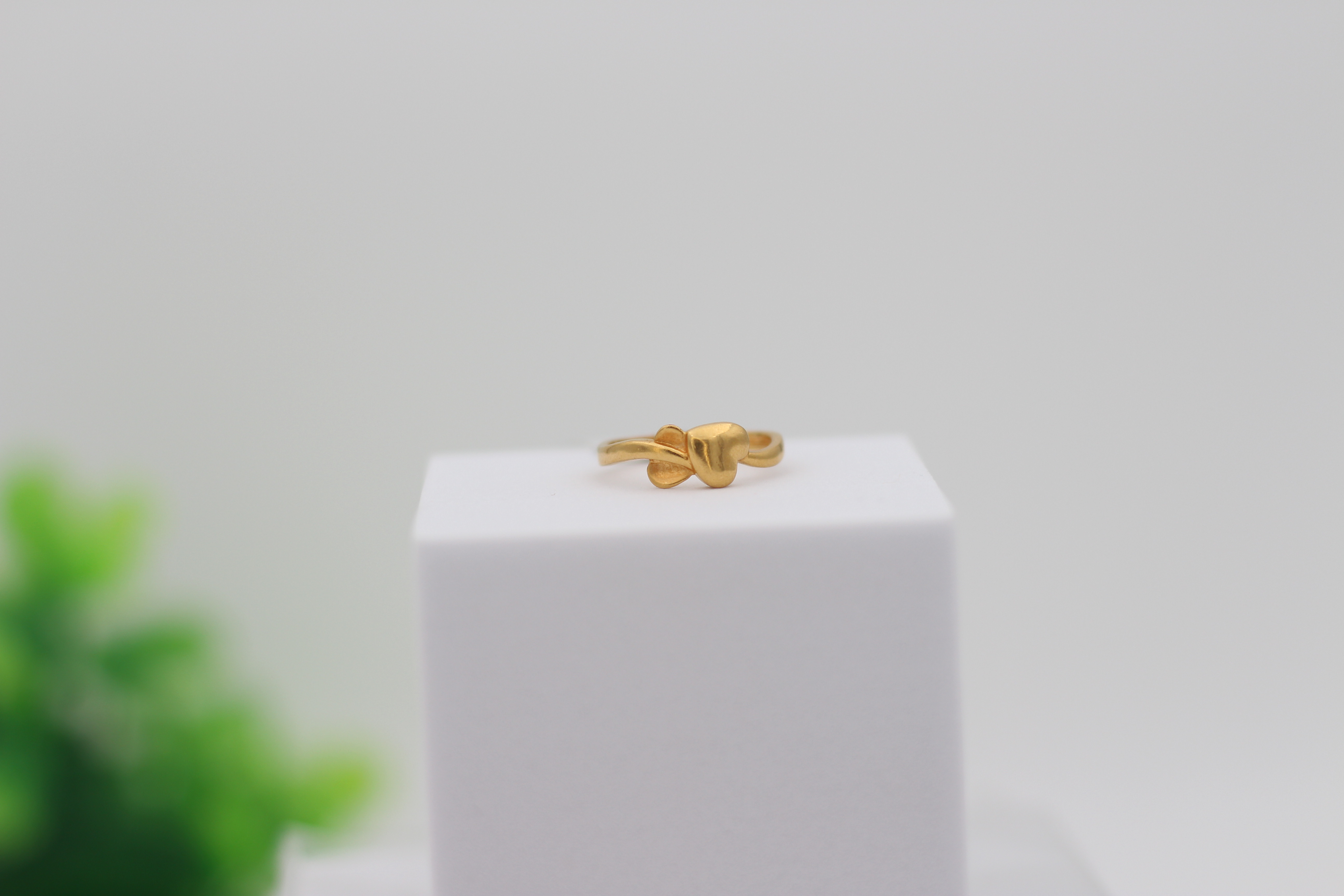 LADIES GOLD DESIGN RING