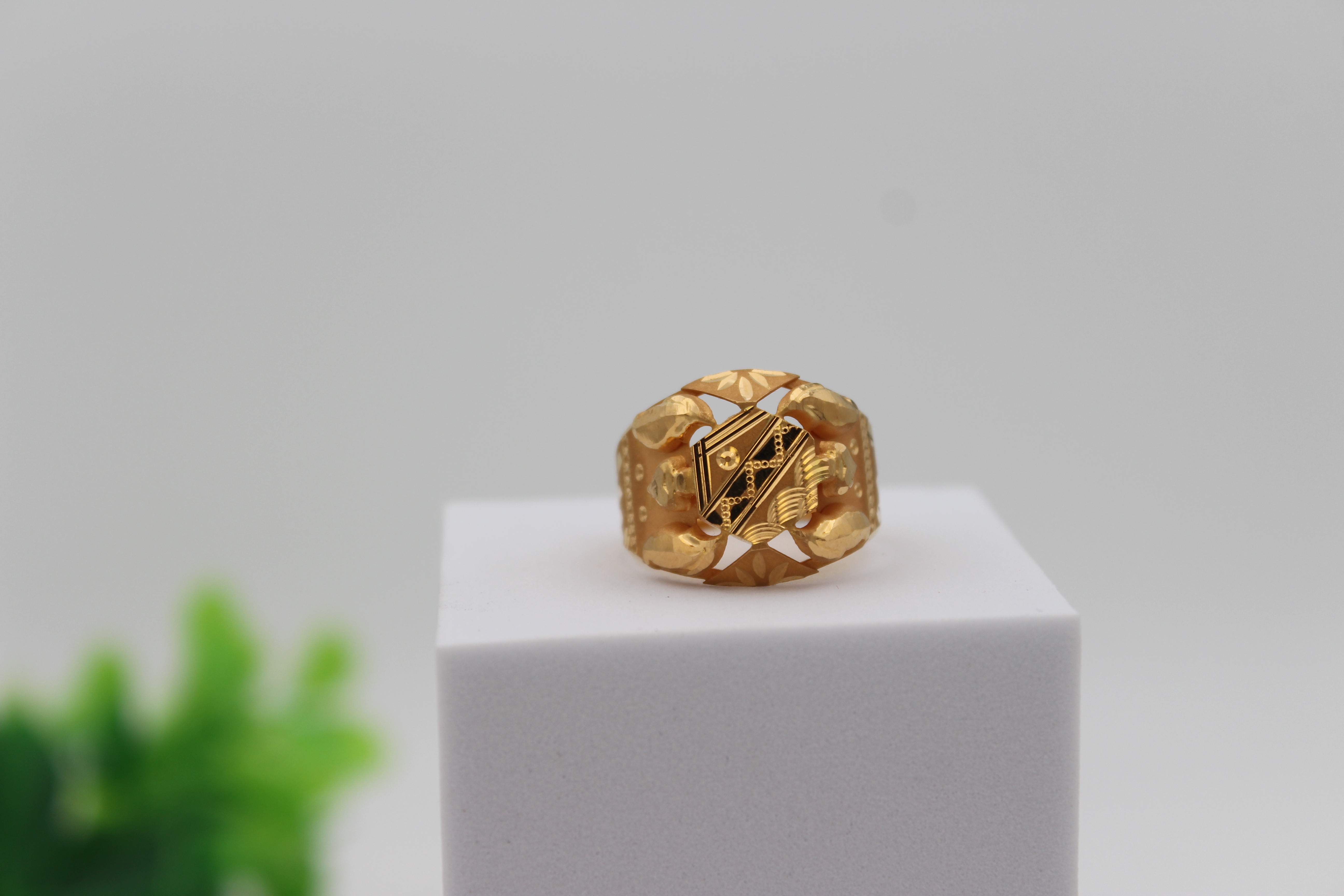 GENTS DESIGN GOLD RING 