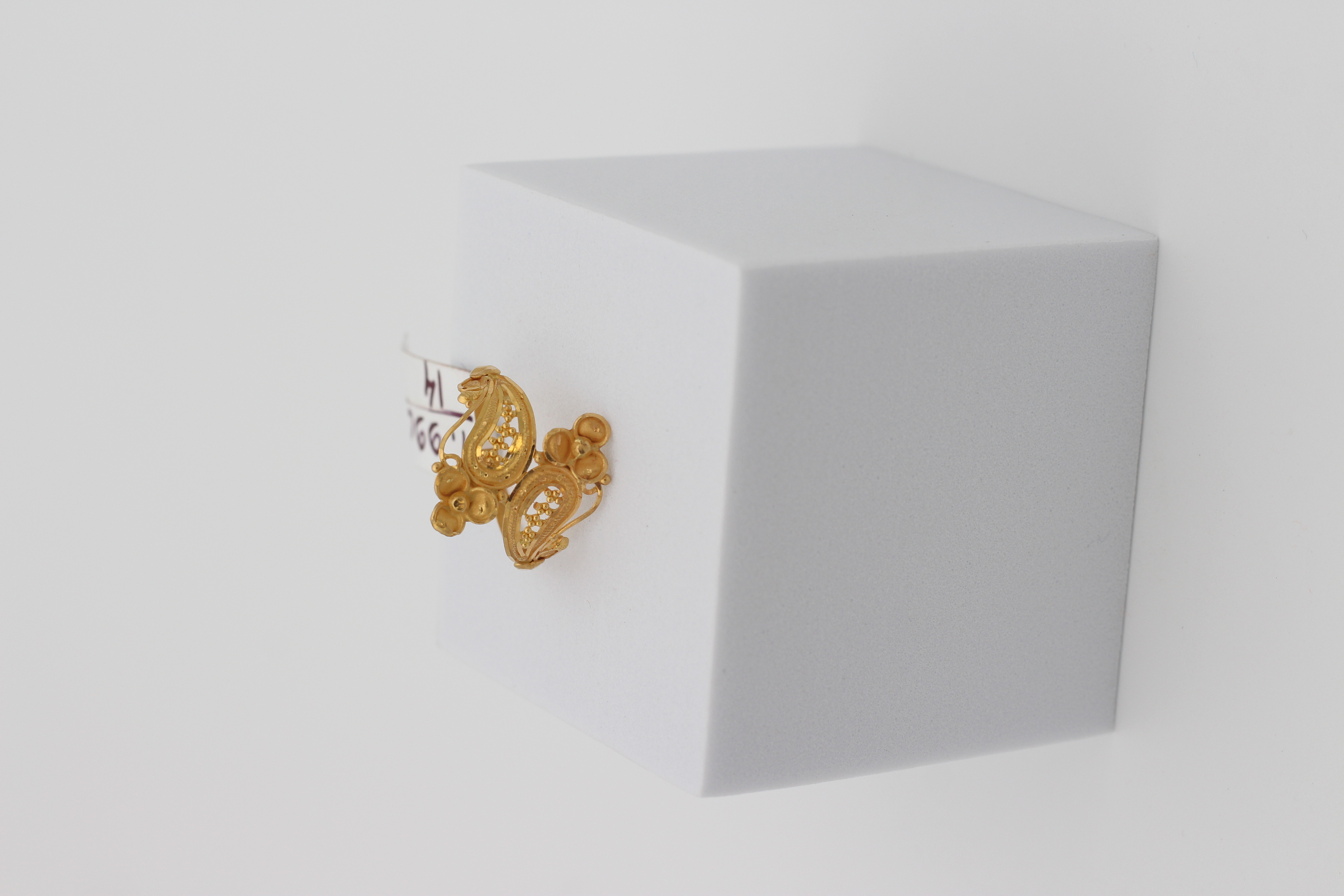LADIES GOLD DESIGN RING