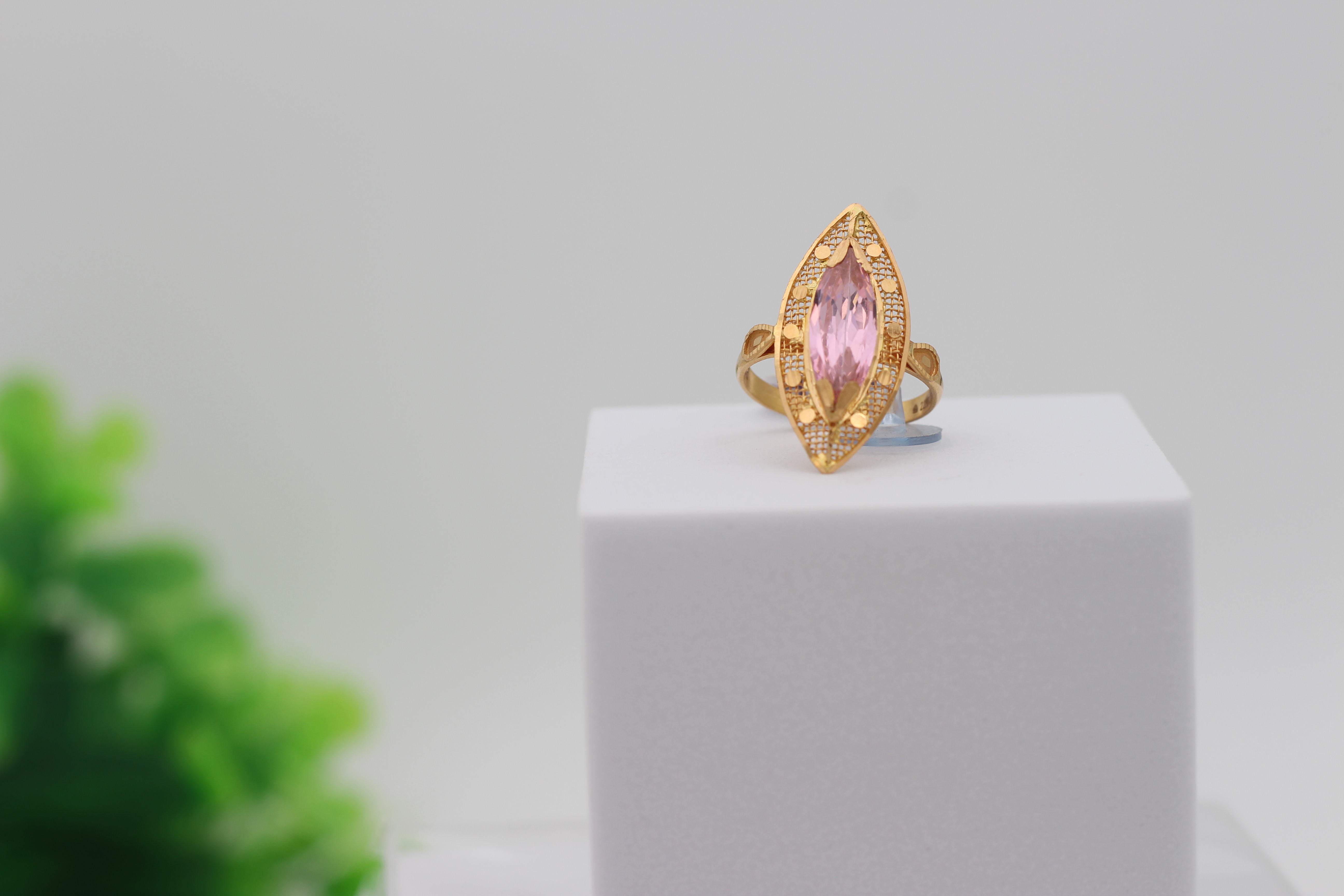 LADIES GOLD DESIGN RING