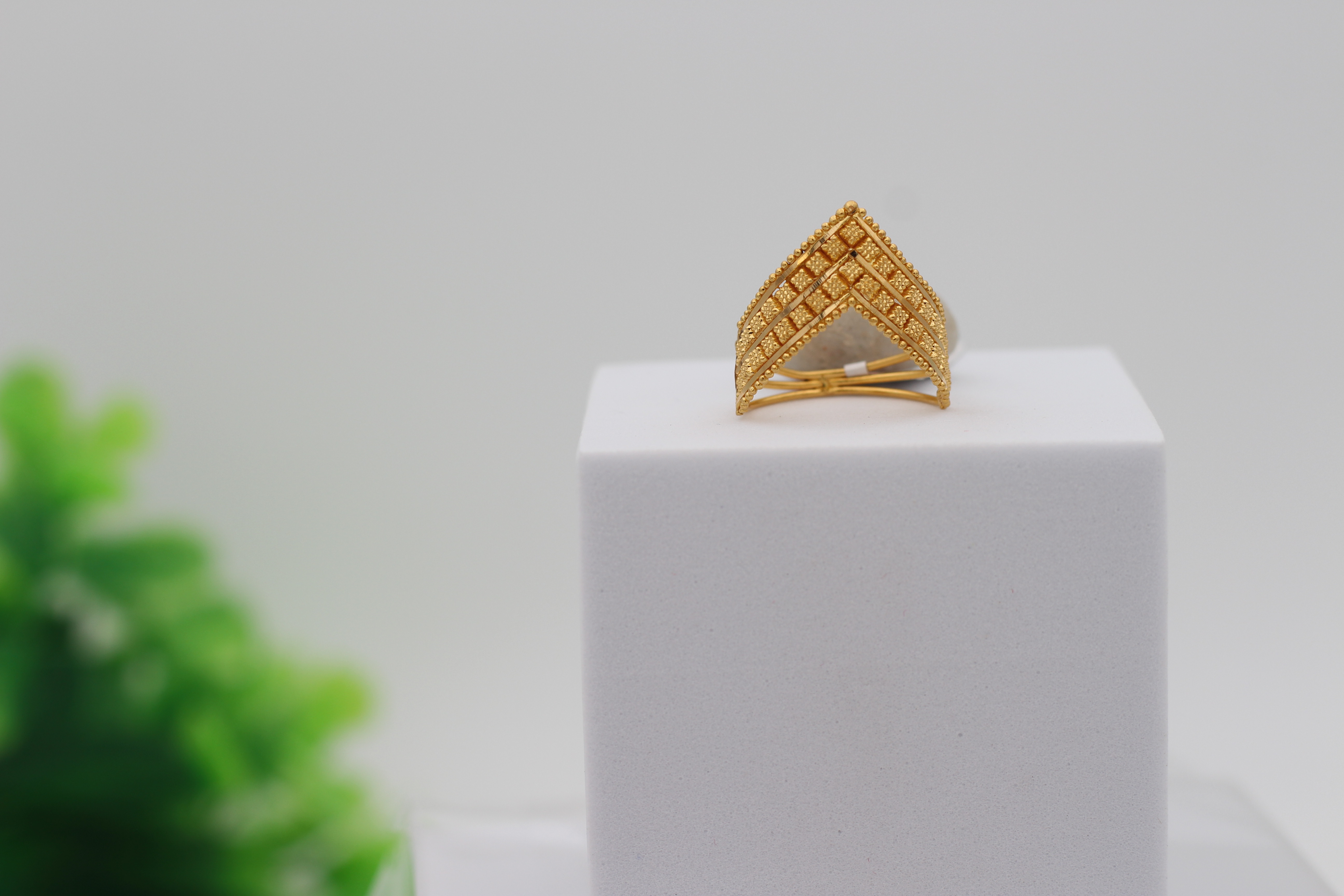 LADIES GOLD DESIGN RING
