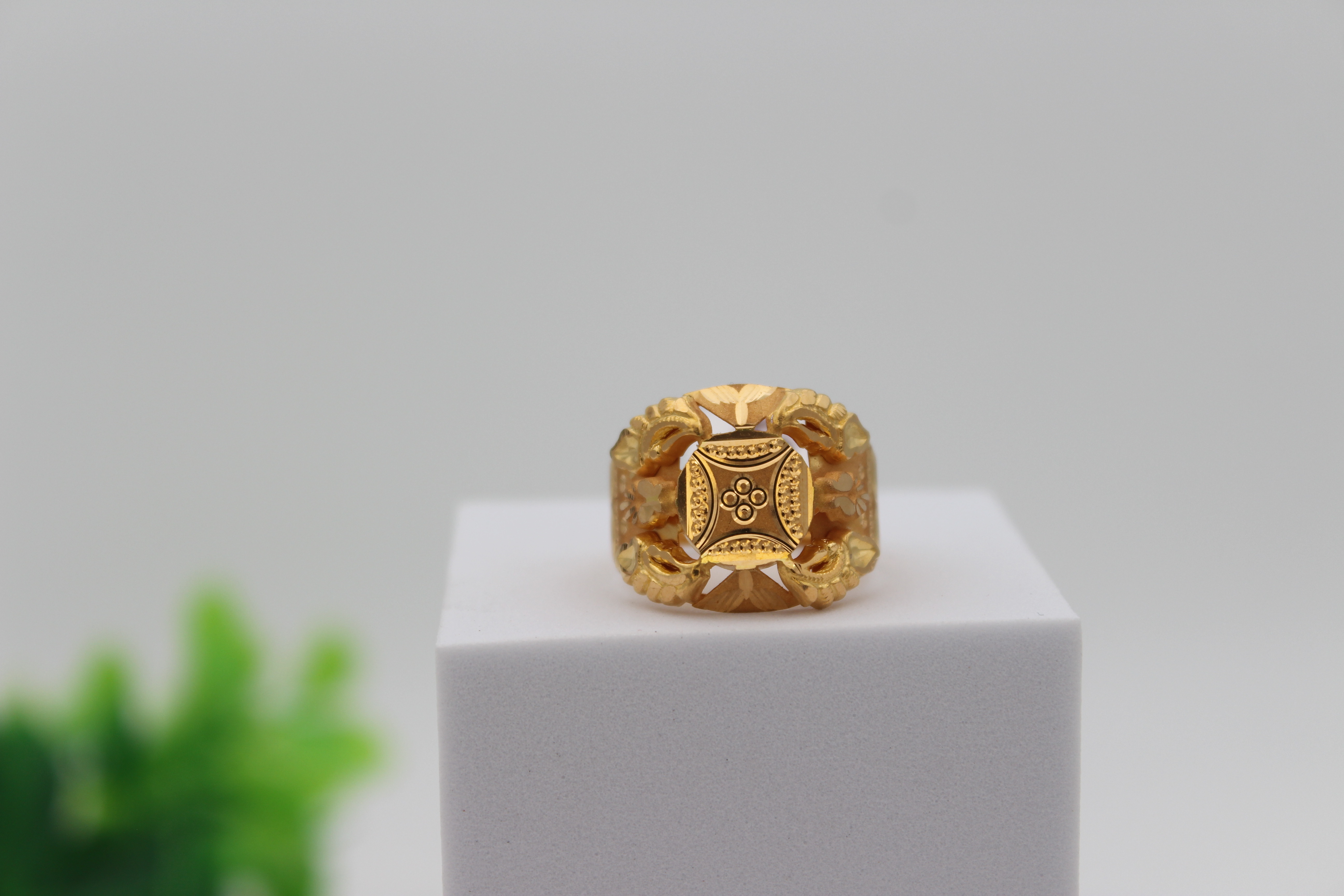 GENTS DESIGN GOLD RING 