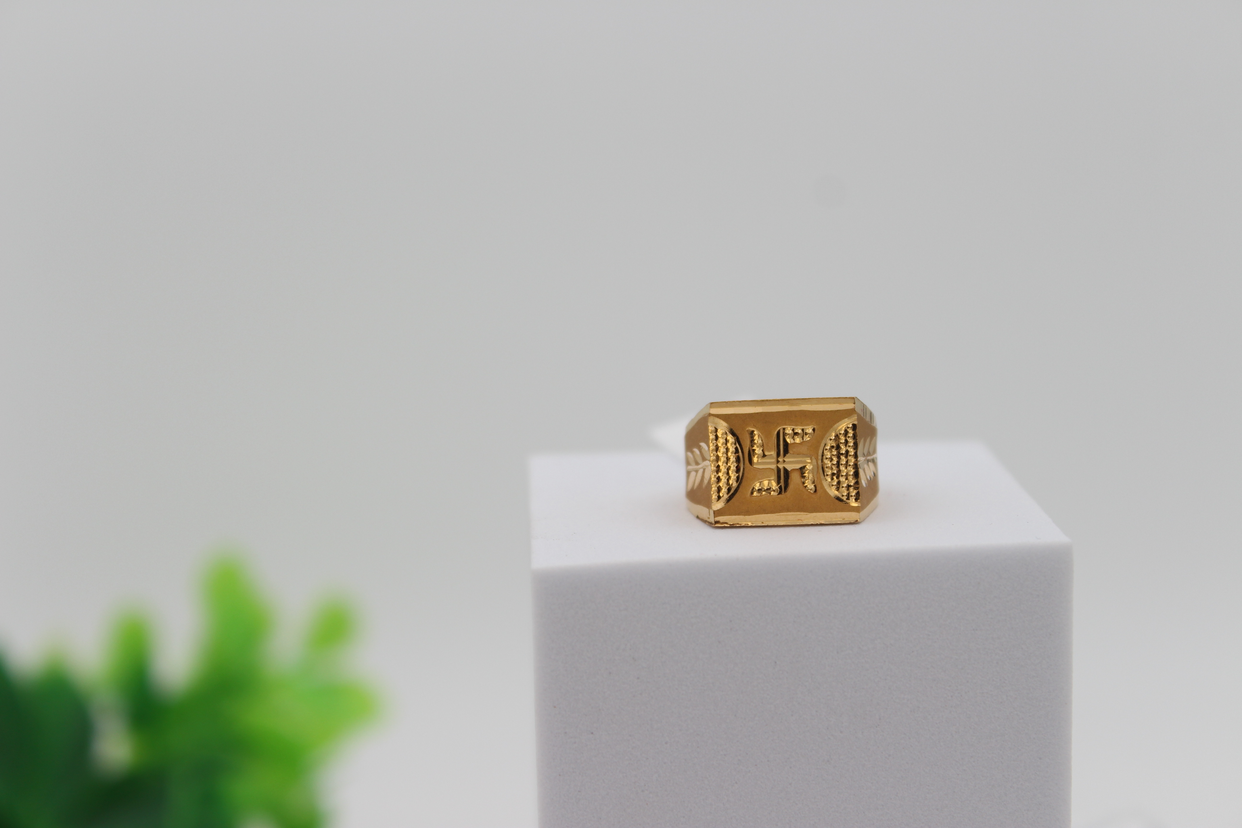 GENTS DESIGN GOLD RING 