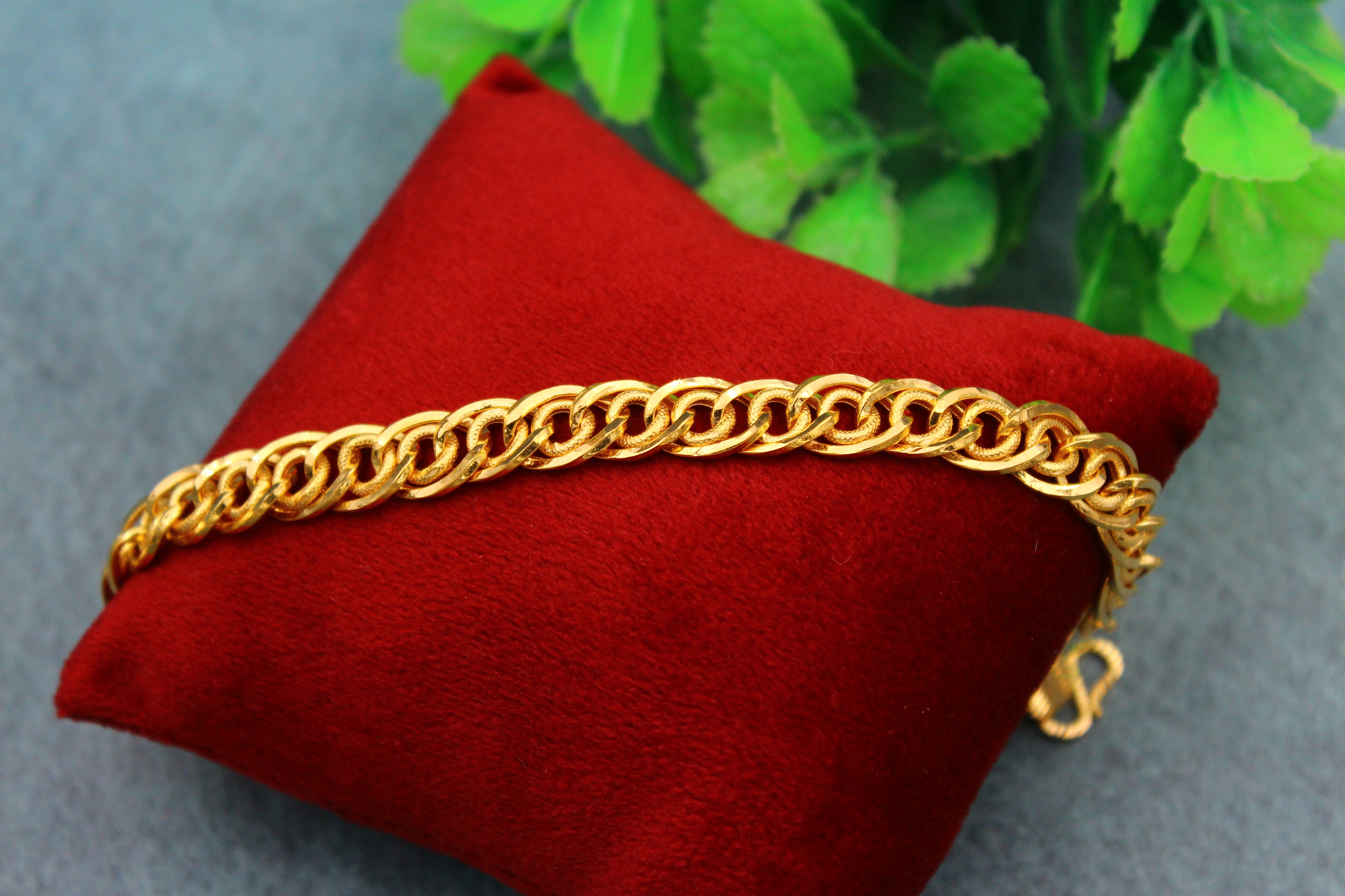 BRACELET