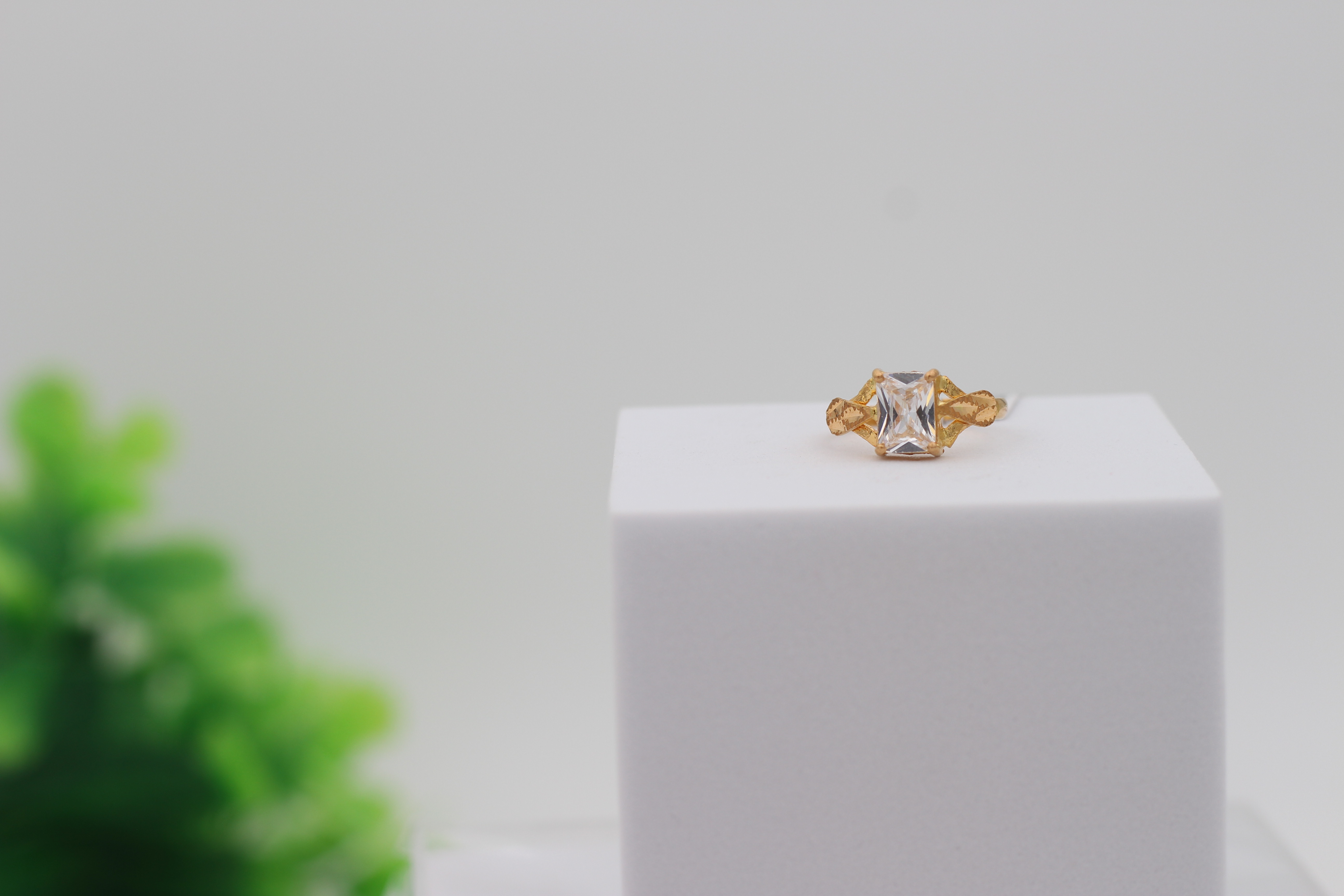 LADIES GOLD DESIGN RING