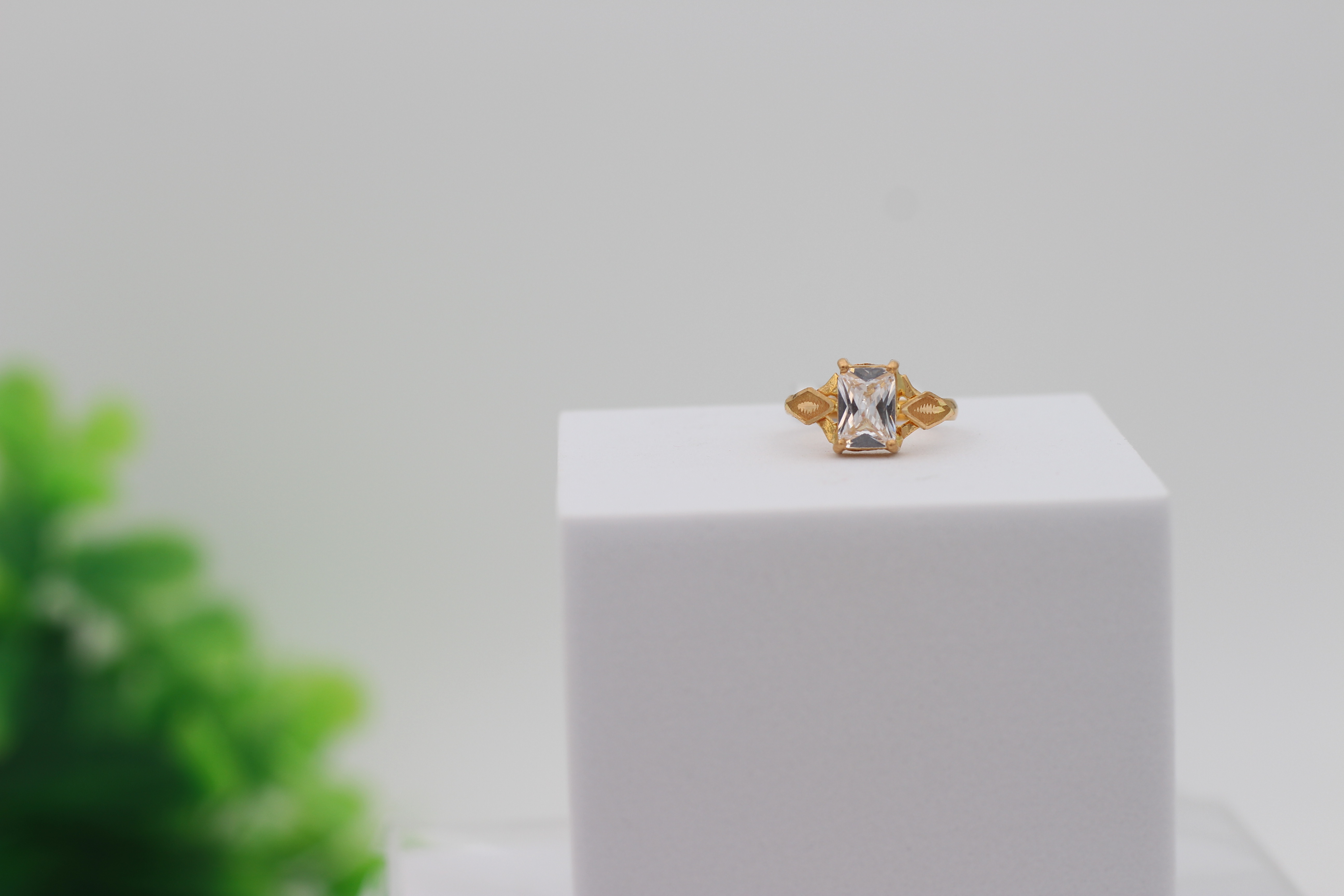 LADIES GOLD DESIGN RING