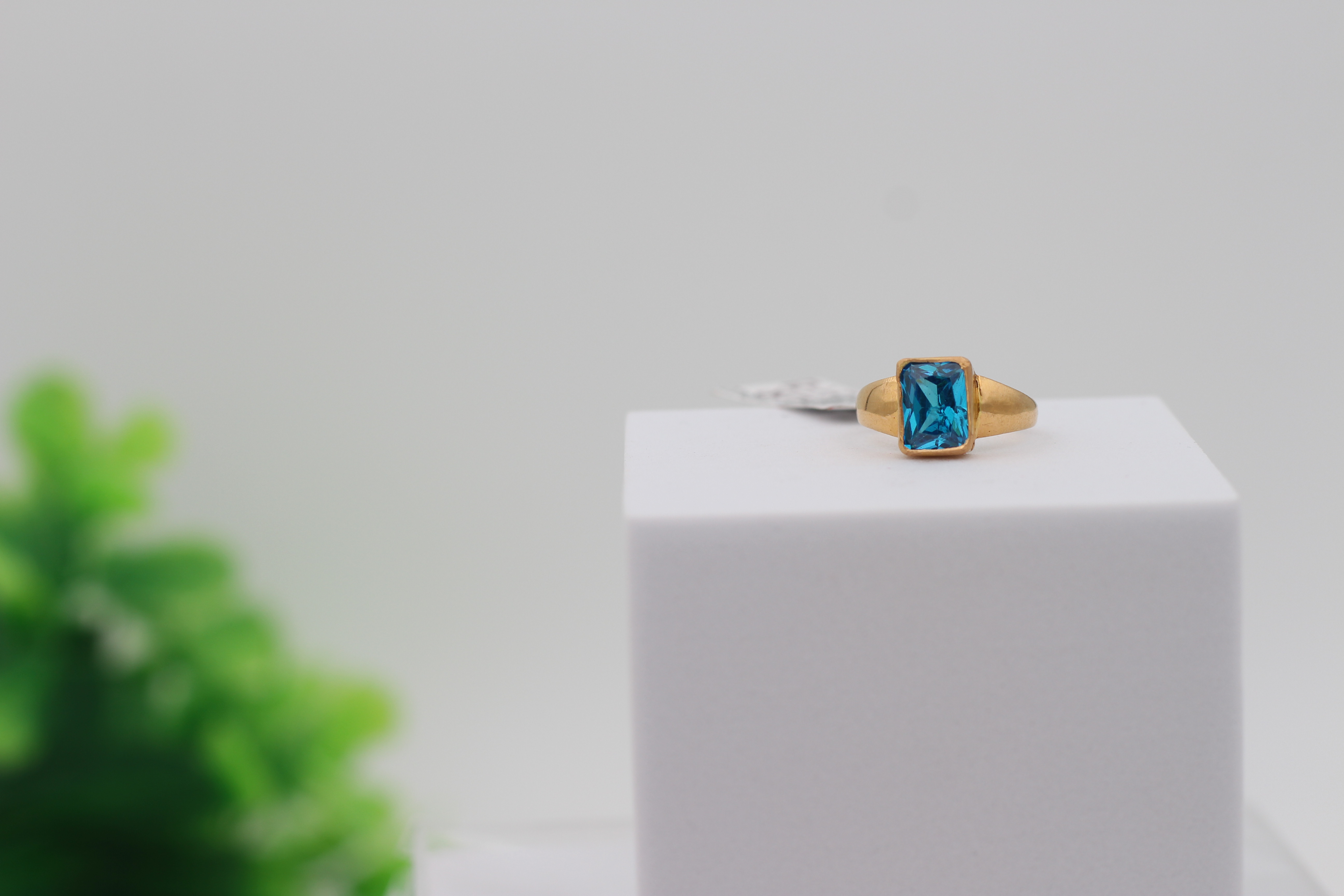 LADIES GOLD DESIGN RING