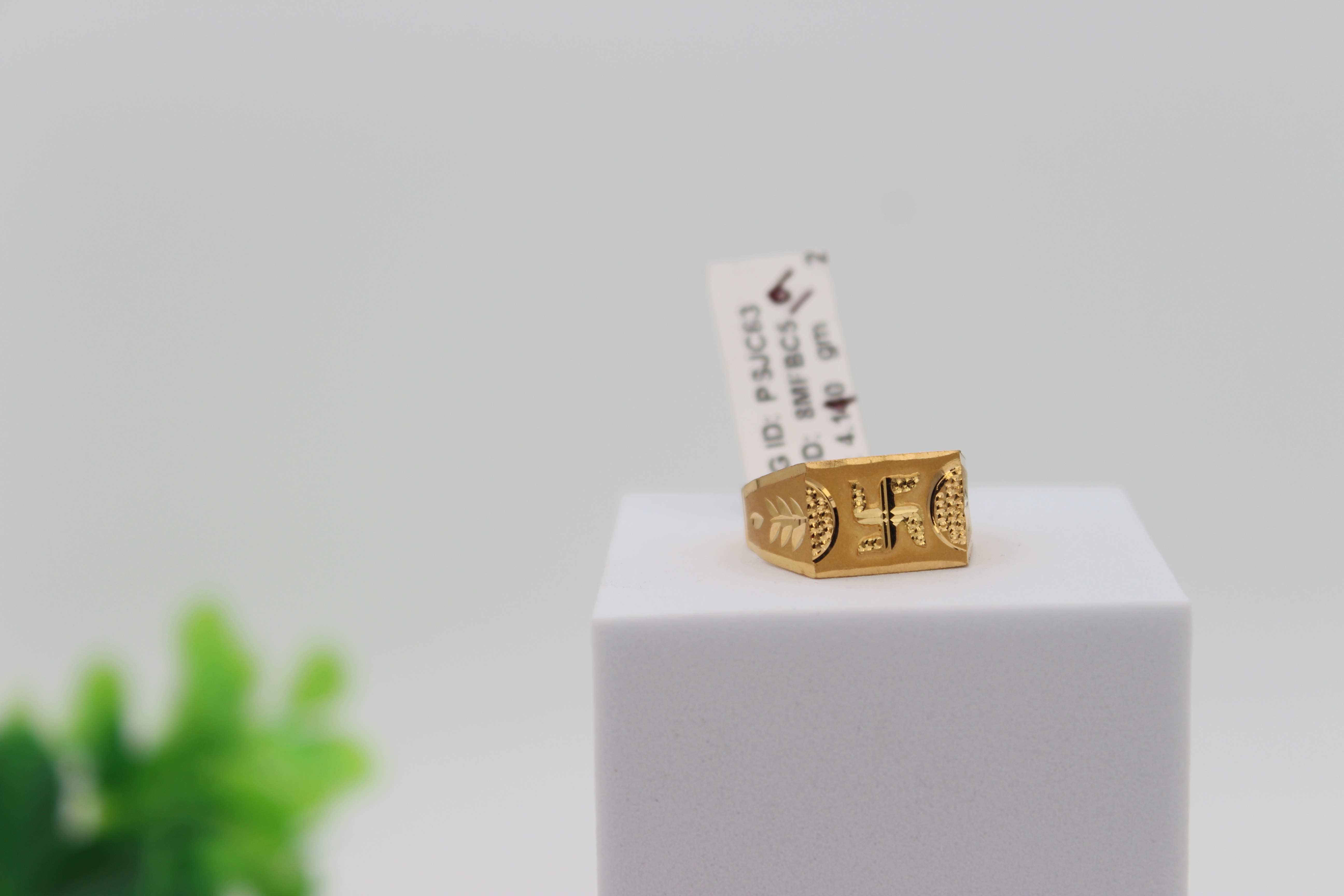 GENTS DESIGN GOLD RING 