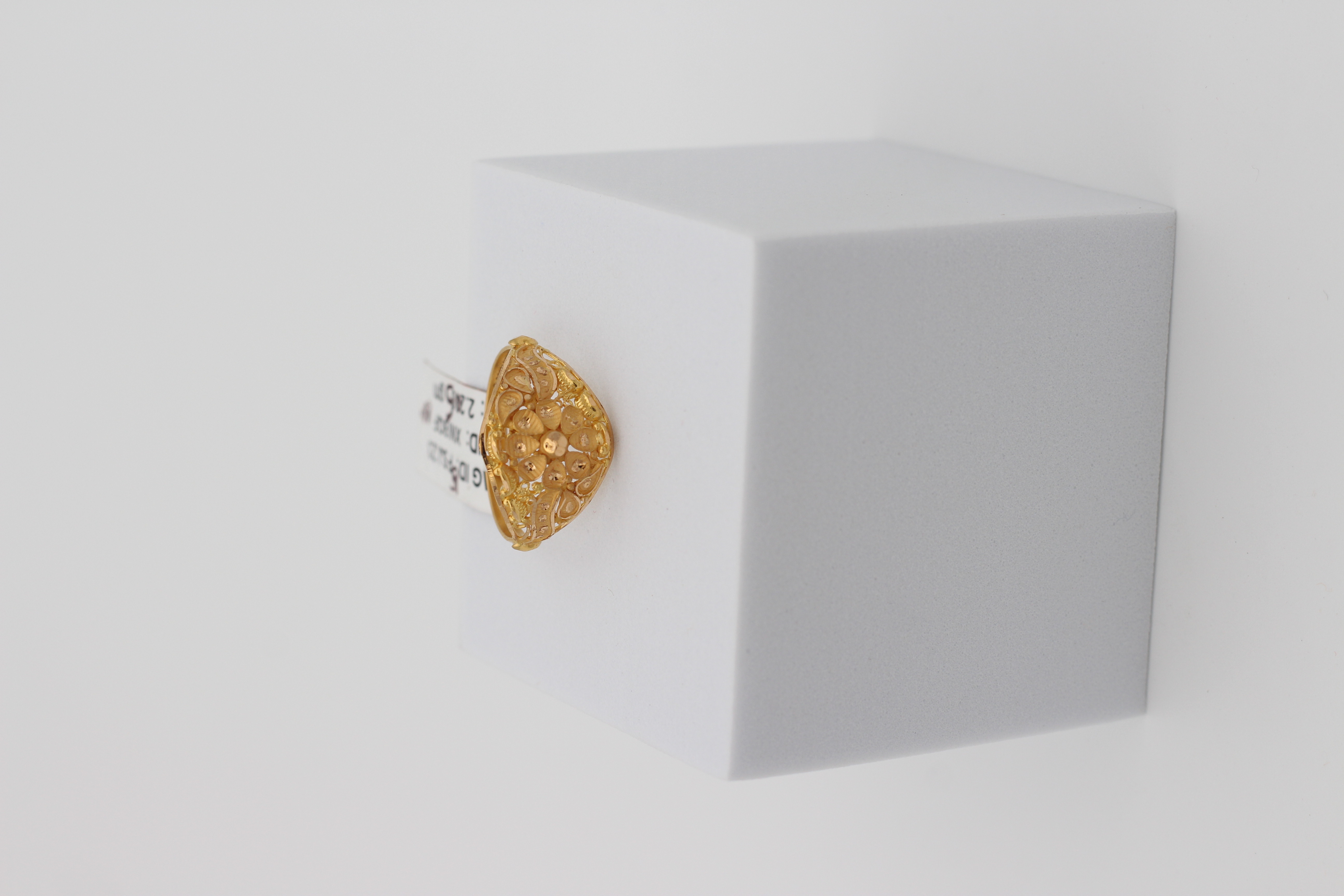 LADIES GOLD DESIGN RING