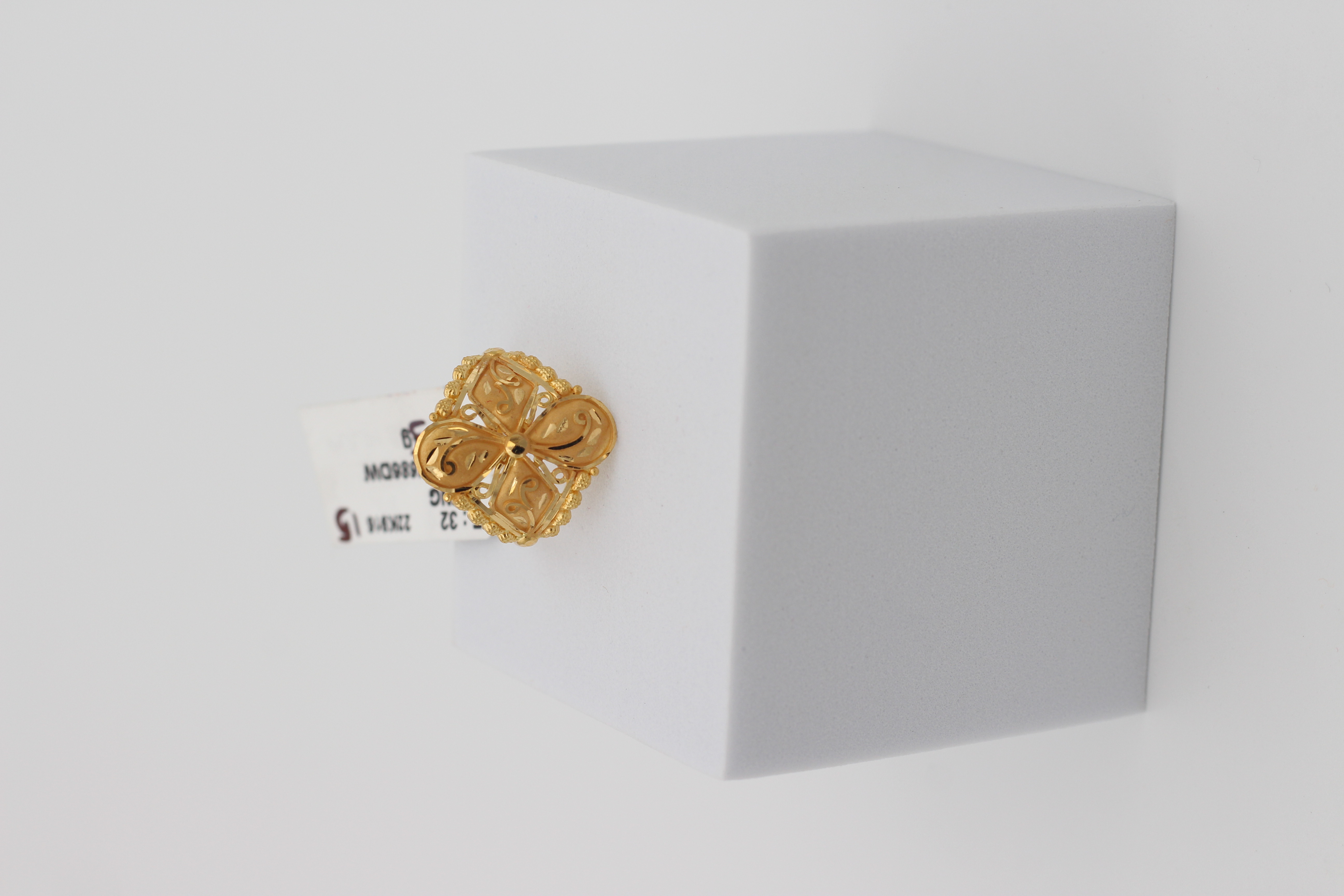 LADIES GOLD DESIGN RING