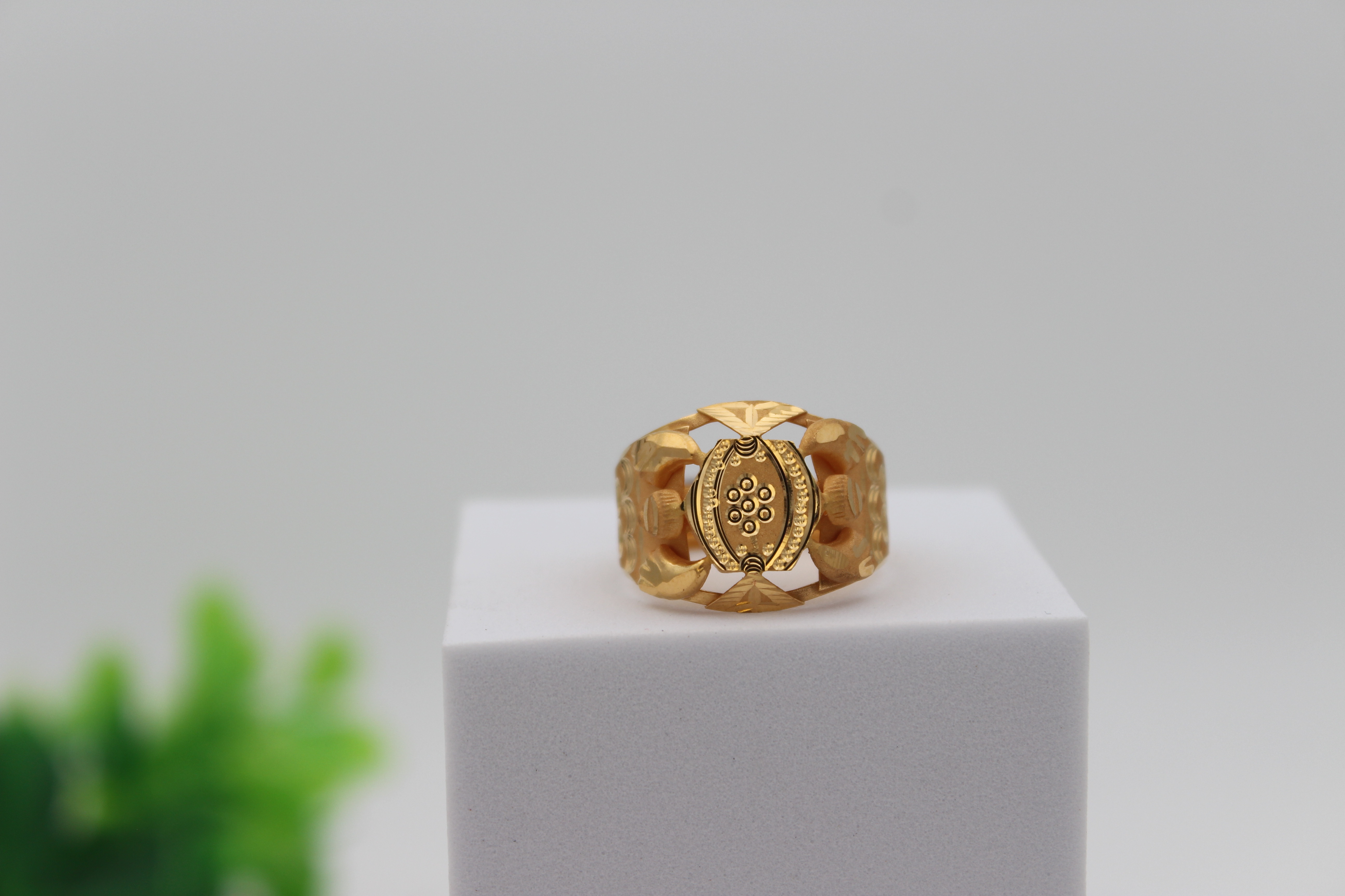 GENTS DESIGN GOLD RING 