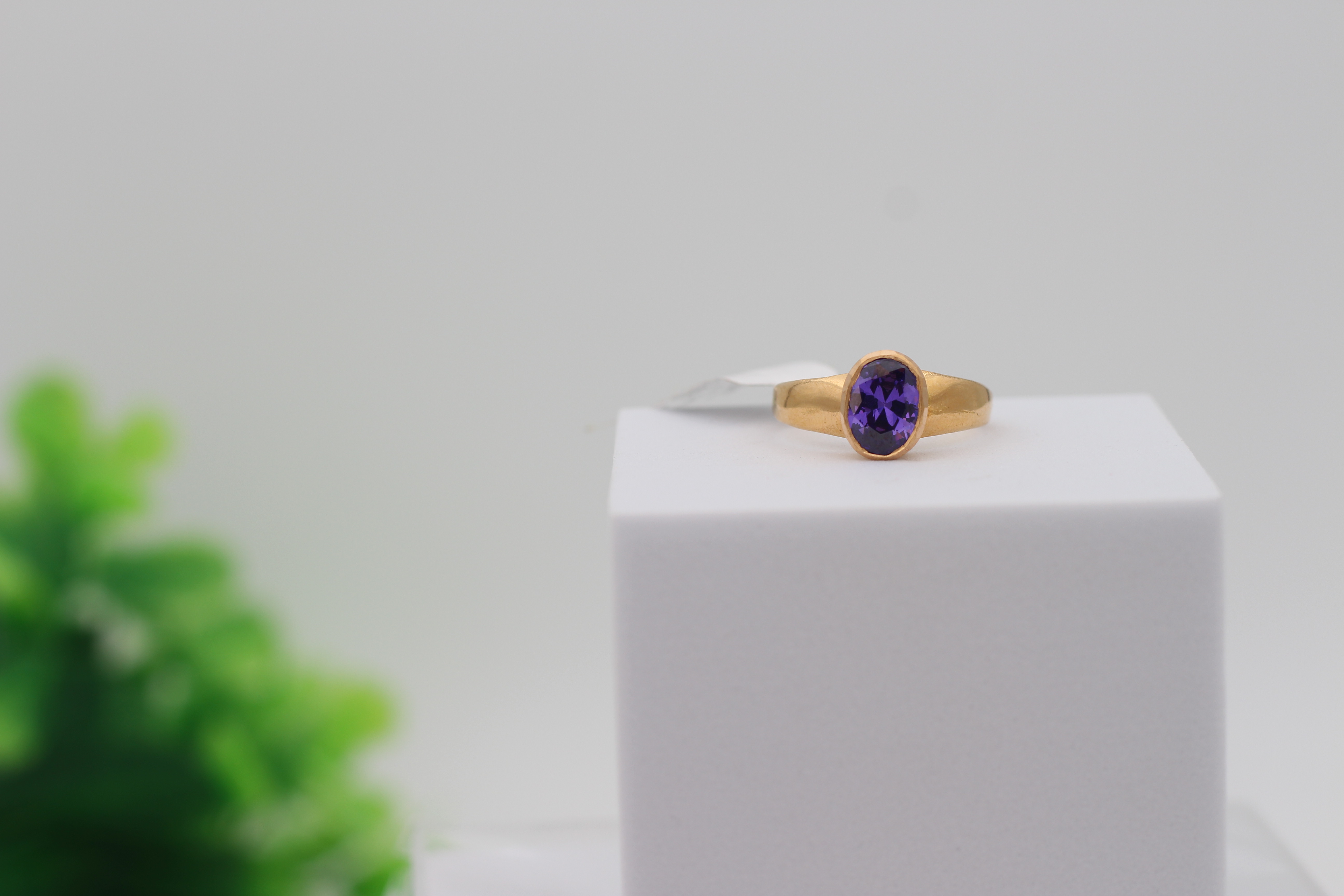 LADIES GOLD DESIGN RING