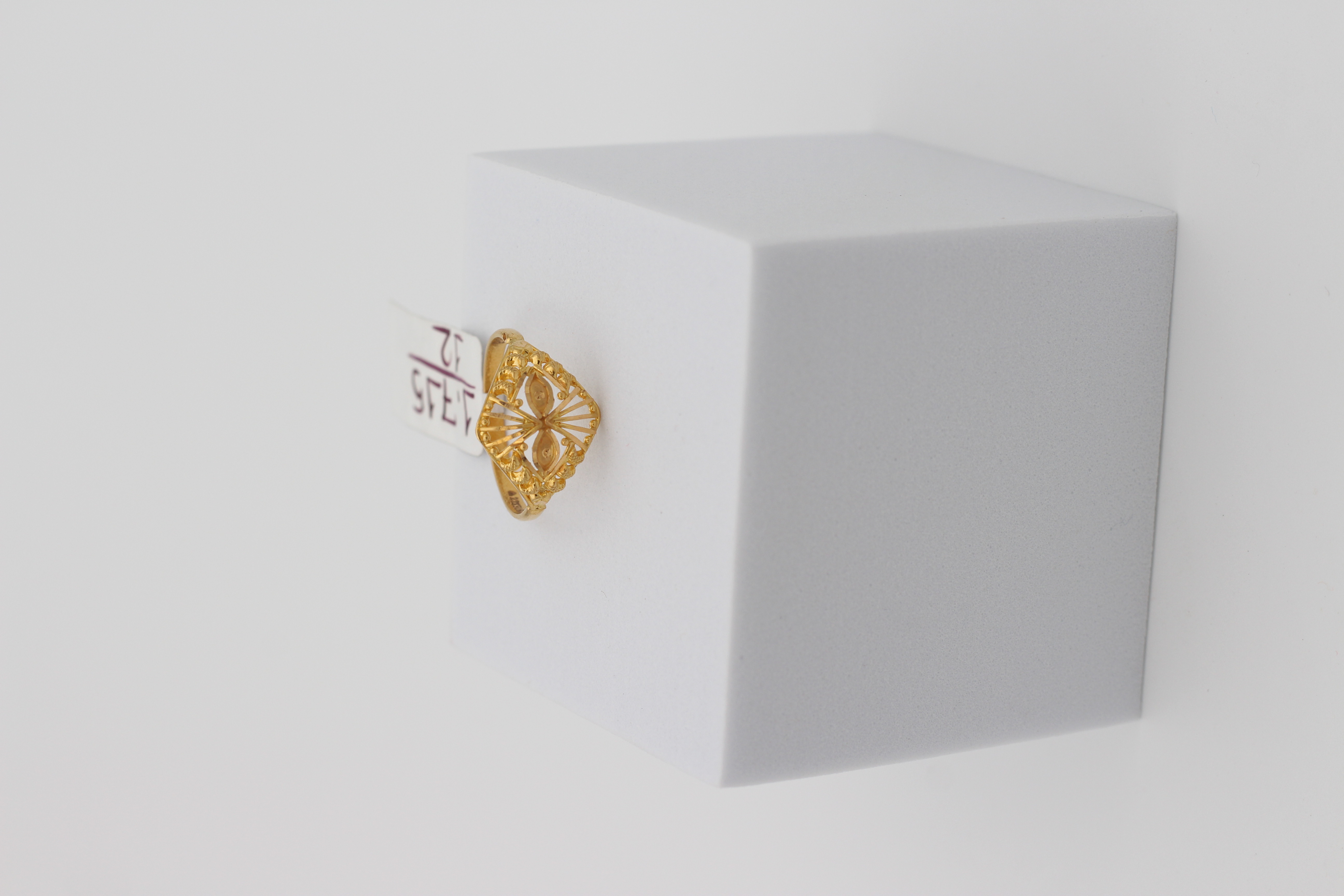 LADIES GOLD DESIGN RING