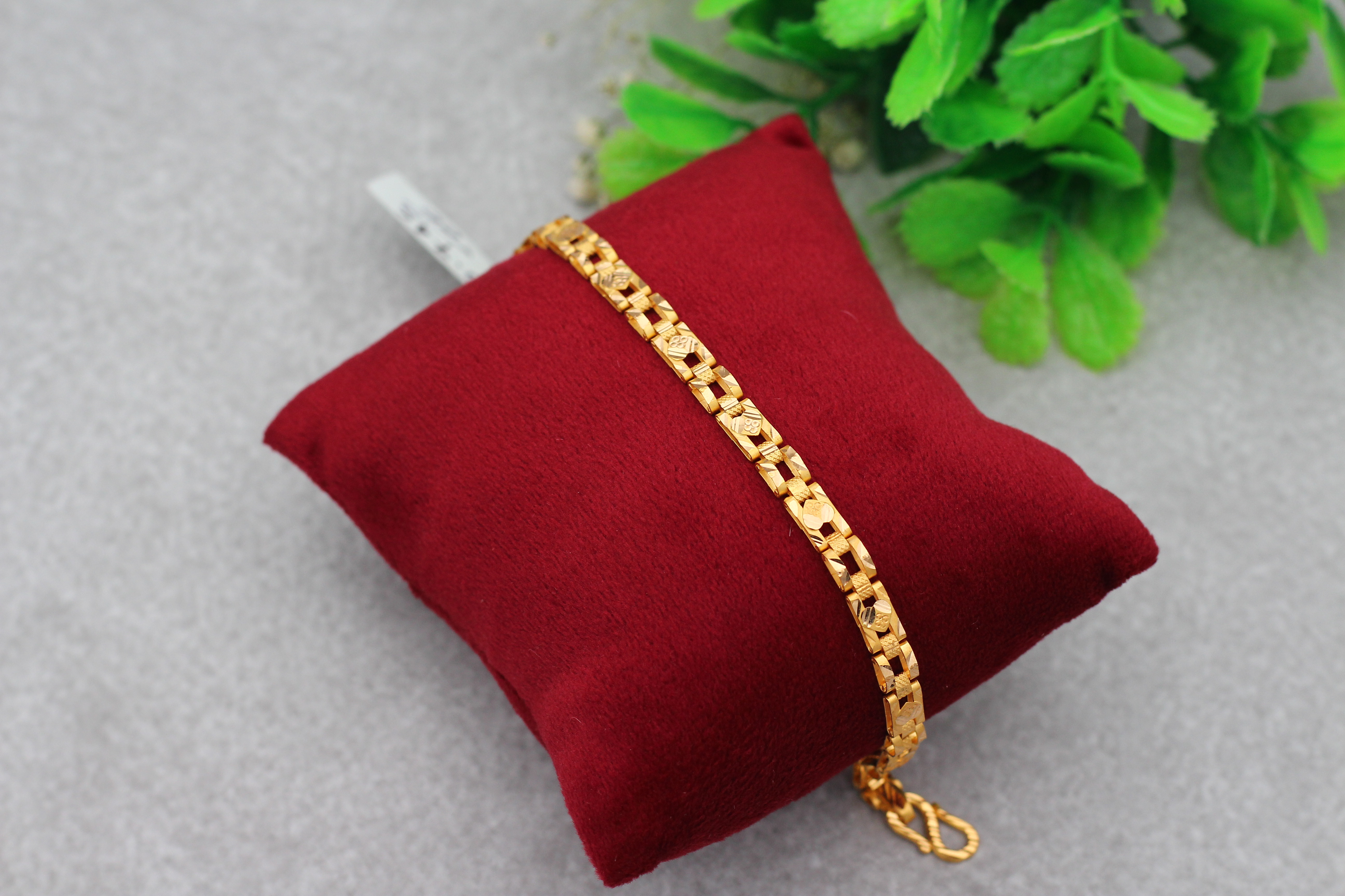 BRACELET (GOLD BRACELET)