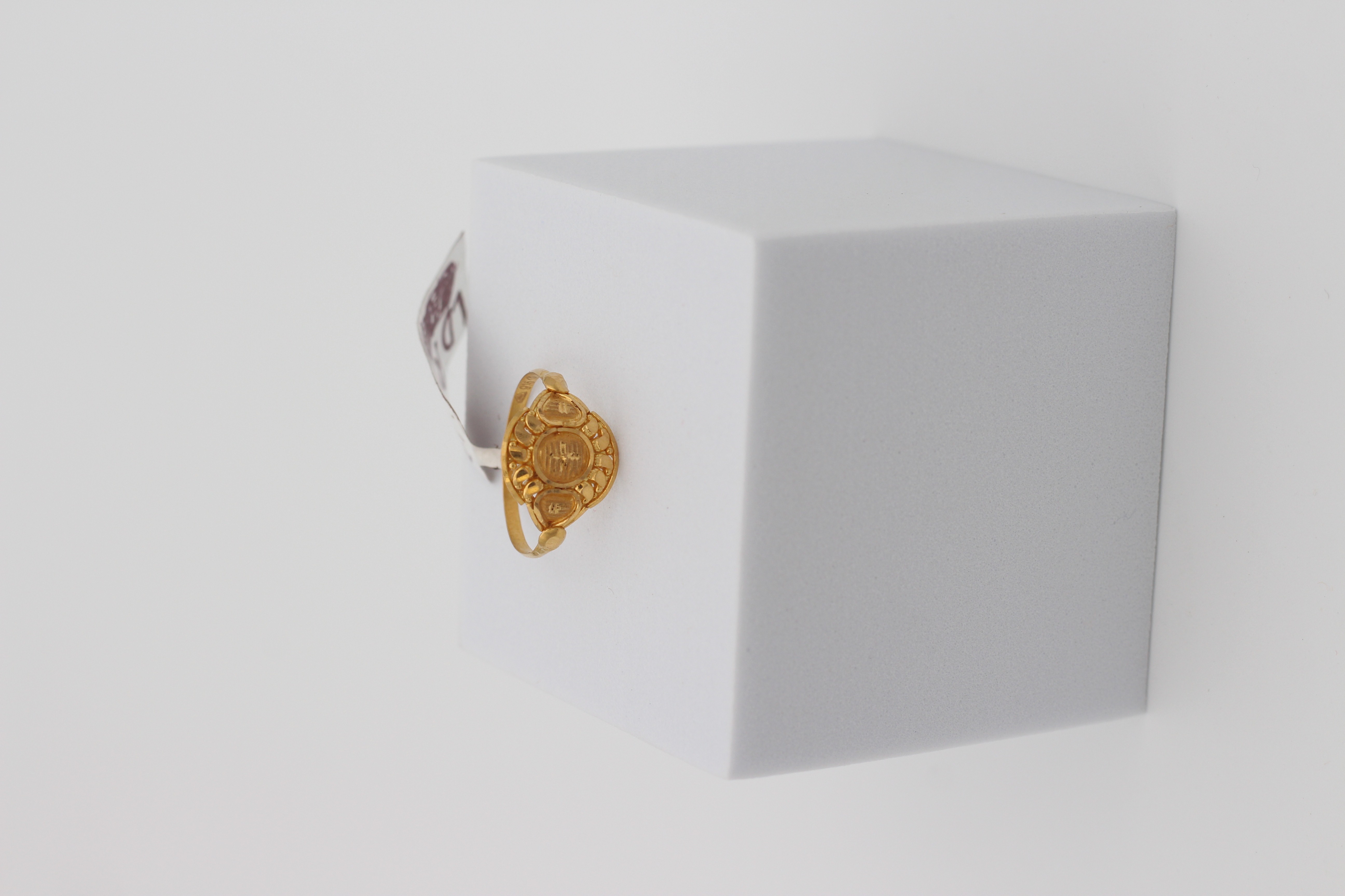 LADIES GOLD DESIGN RING