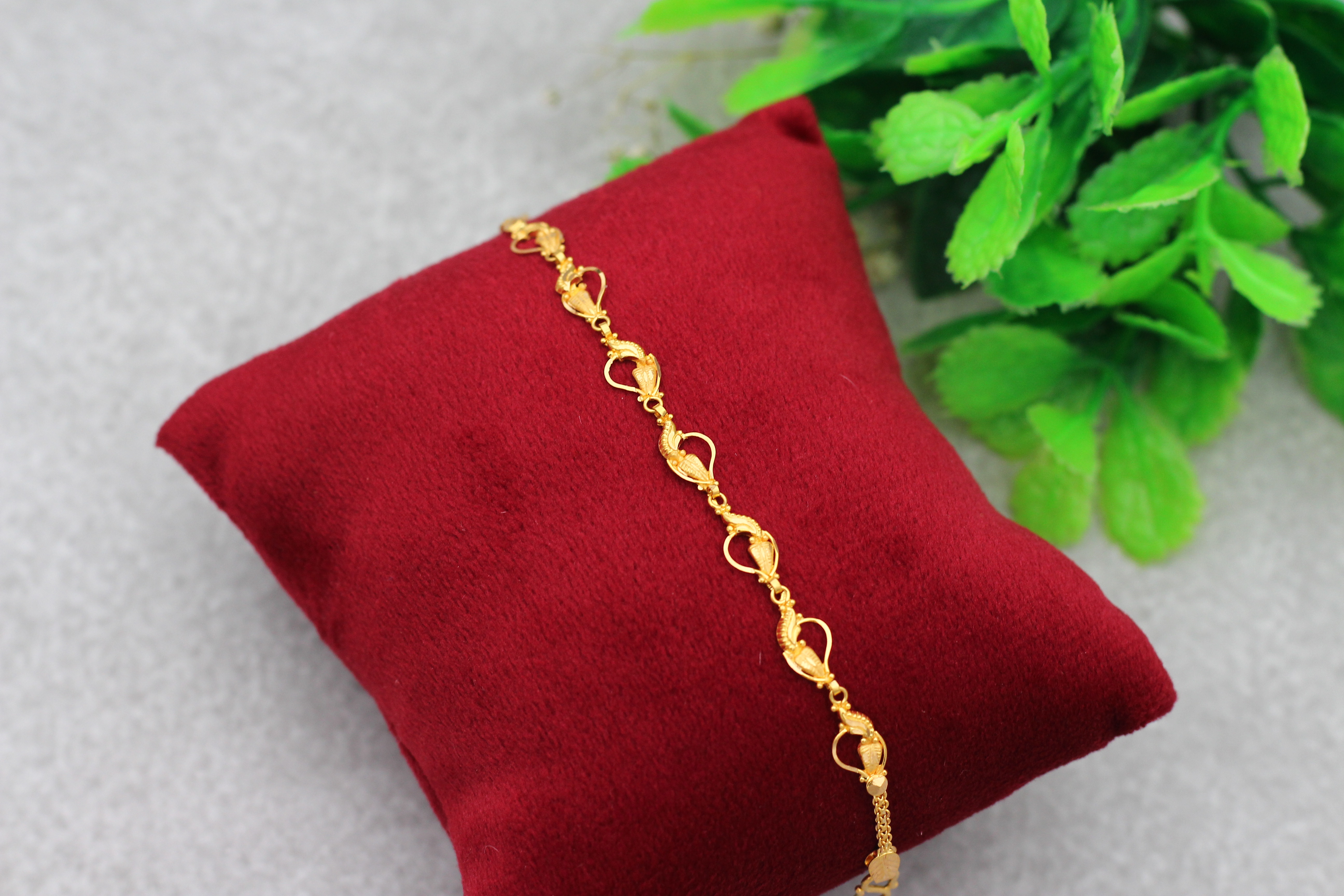 BRACELET
