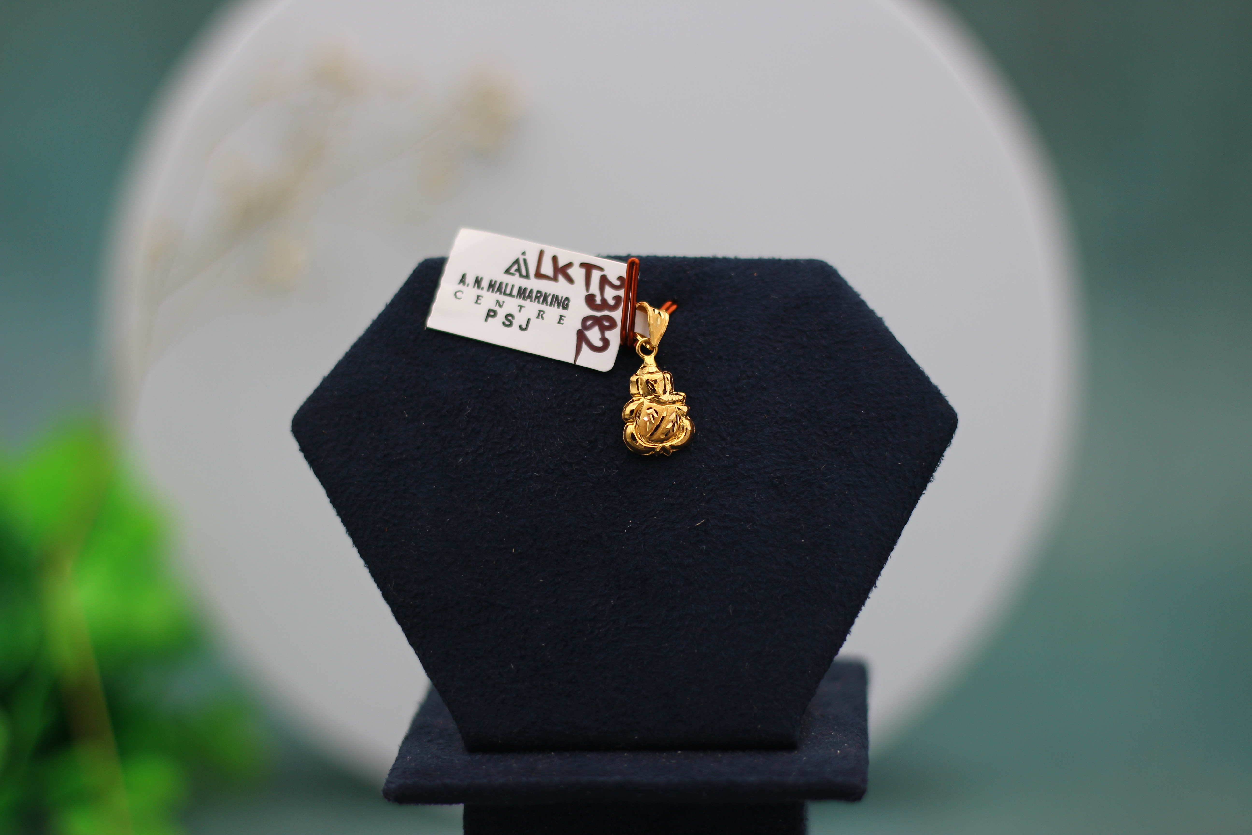 LOCKET (GOLD LOCKET)