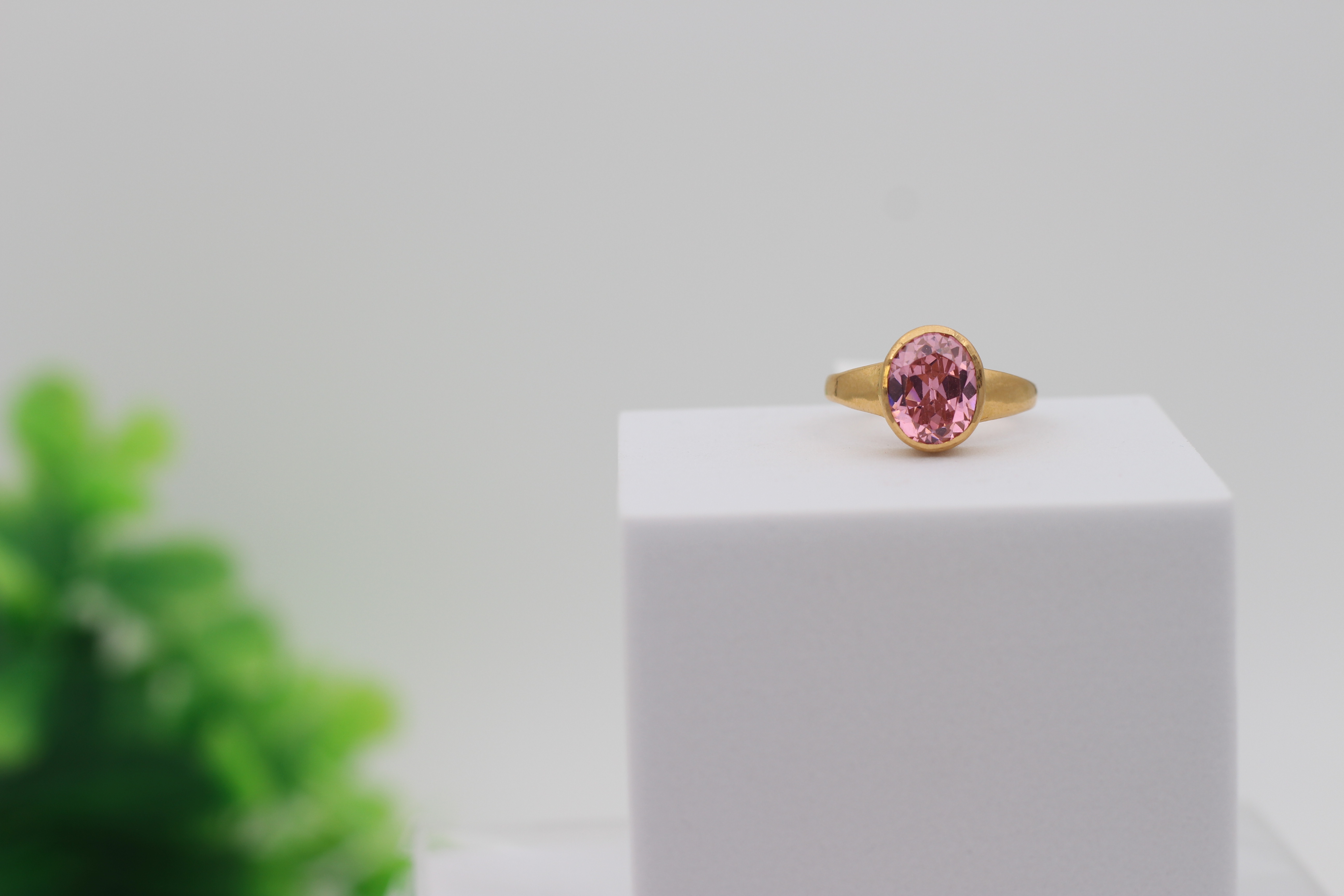 LADIES GOLD DESIGN RING