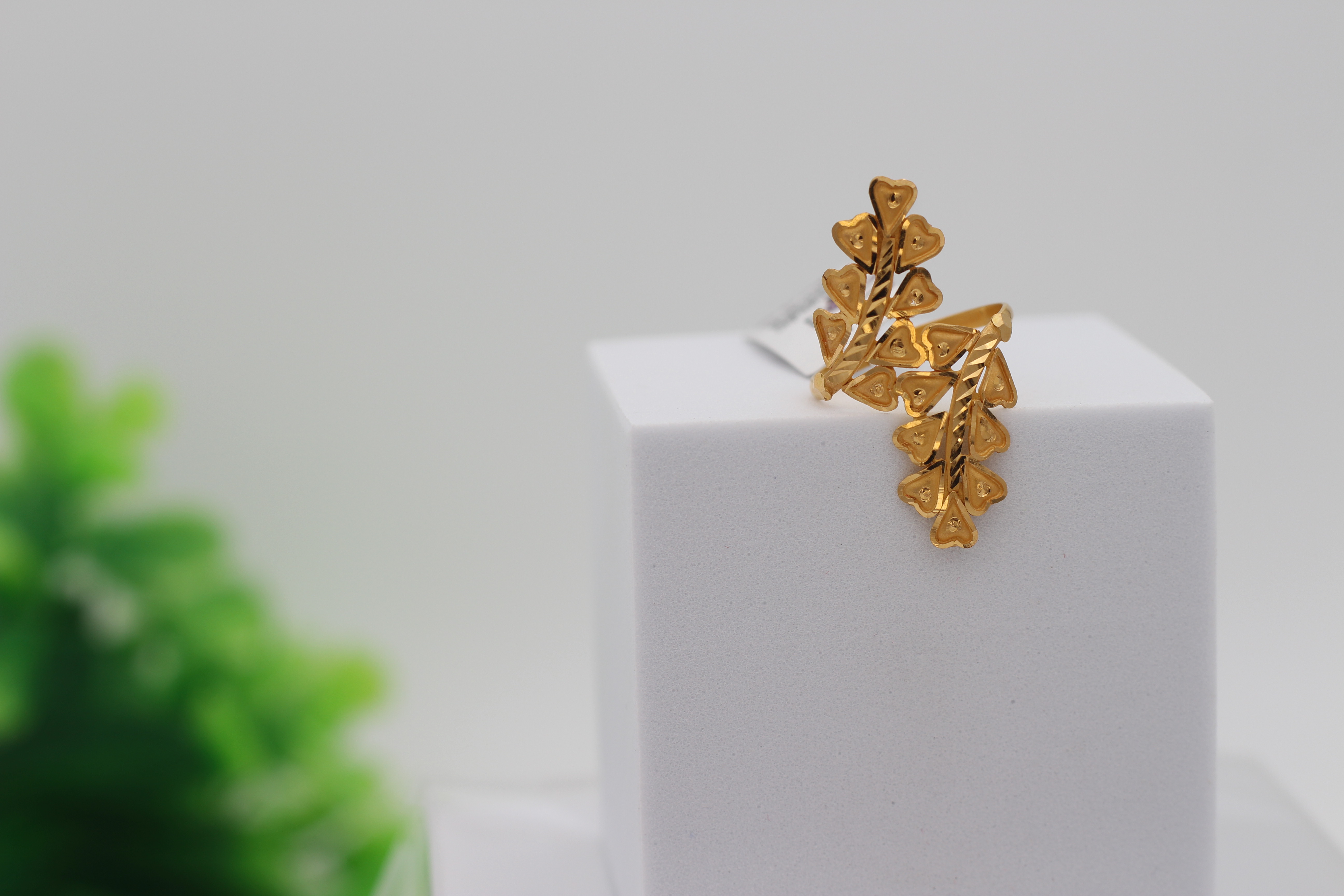 LADIES GOLD DESIGN RING