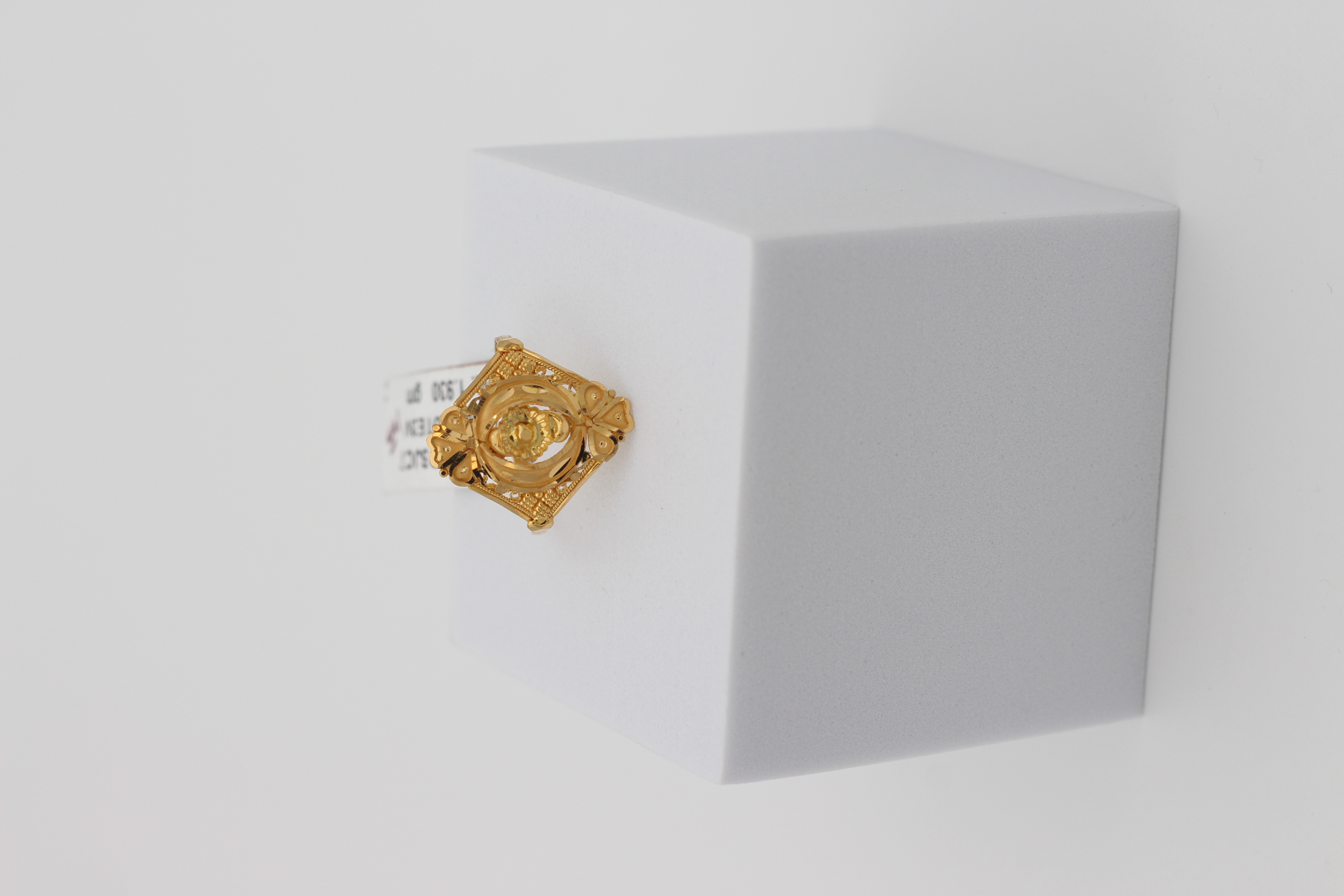 LADIES GOLD DESIGN RING