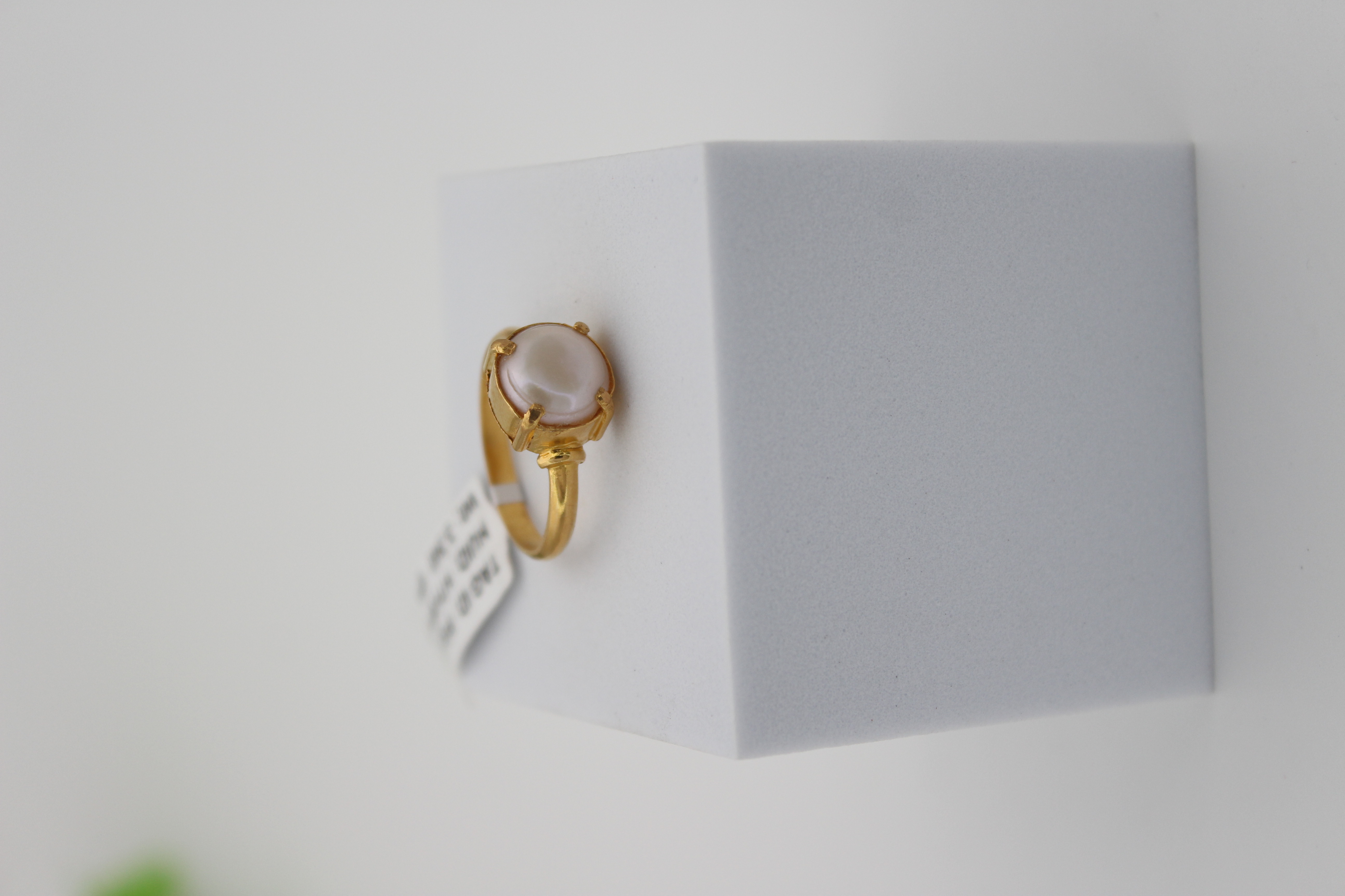 LADIES GOLD DESIGN RING