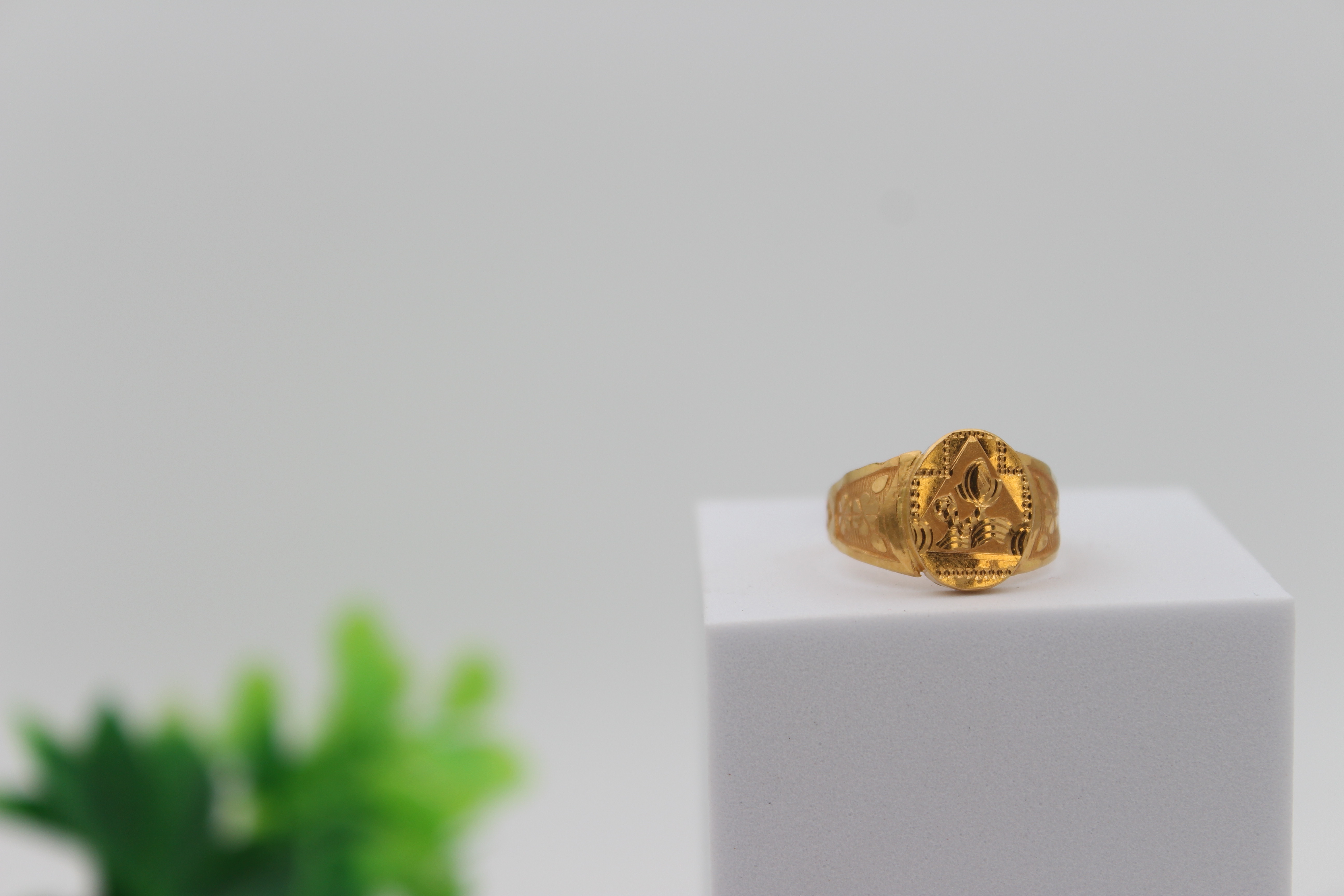 GENTS DESIGN GOLD RING 