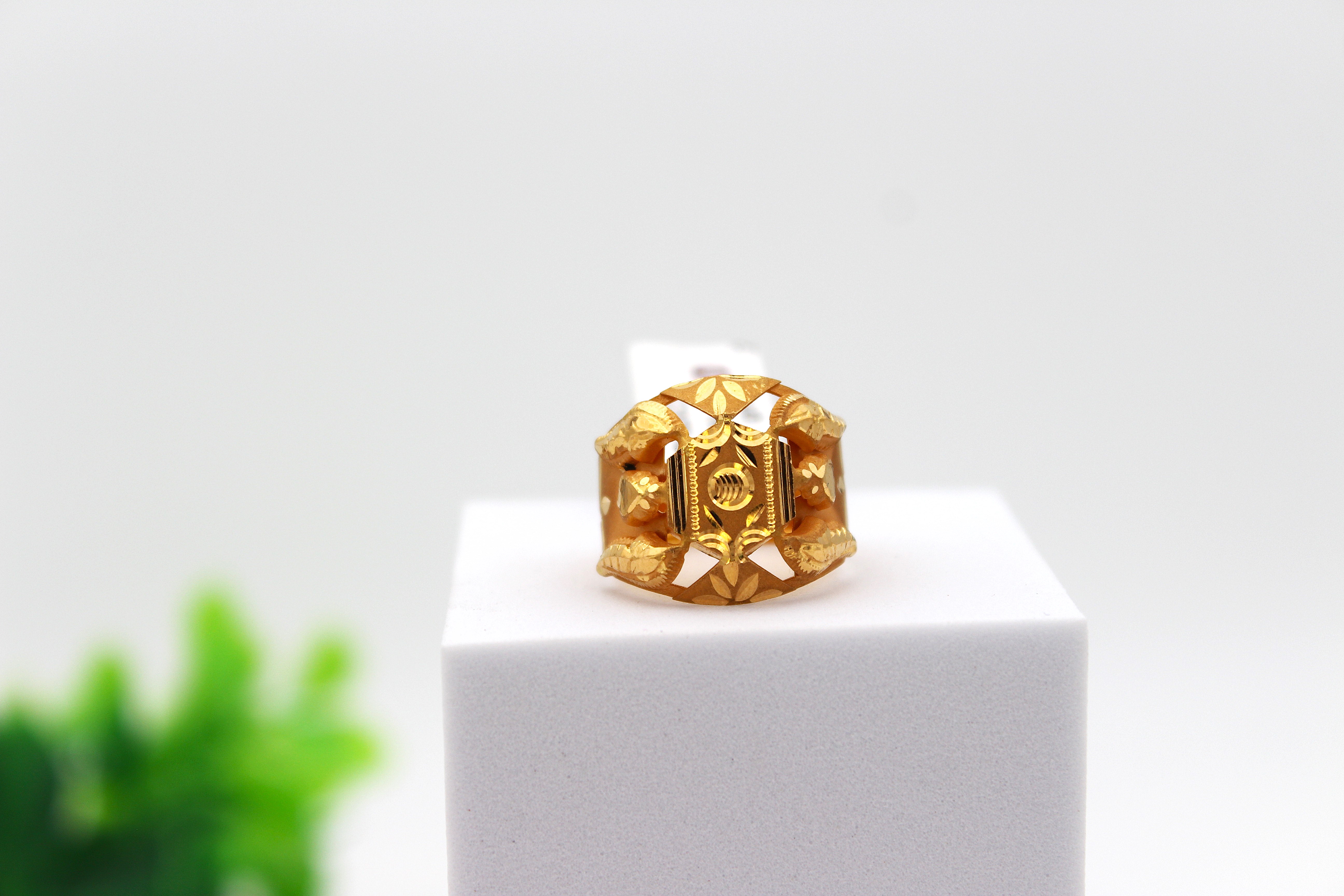 GENTS DESIGN GOLD RING 