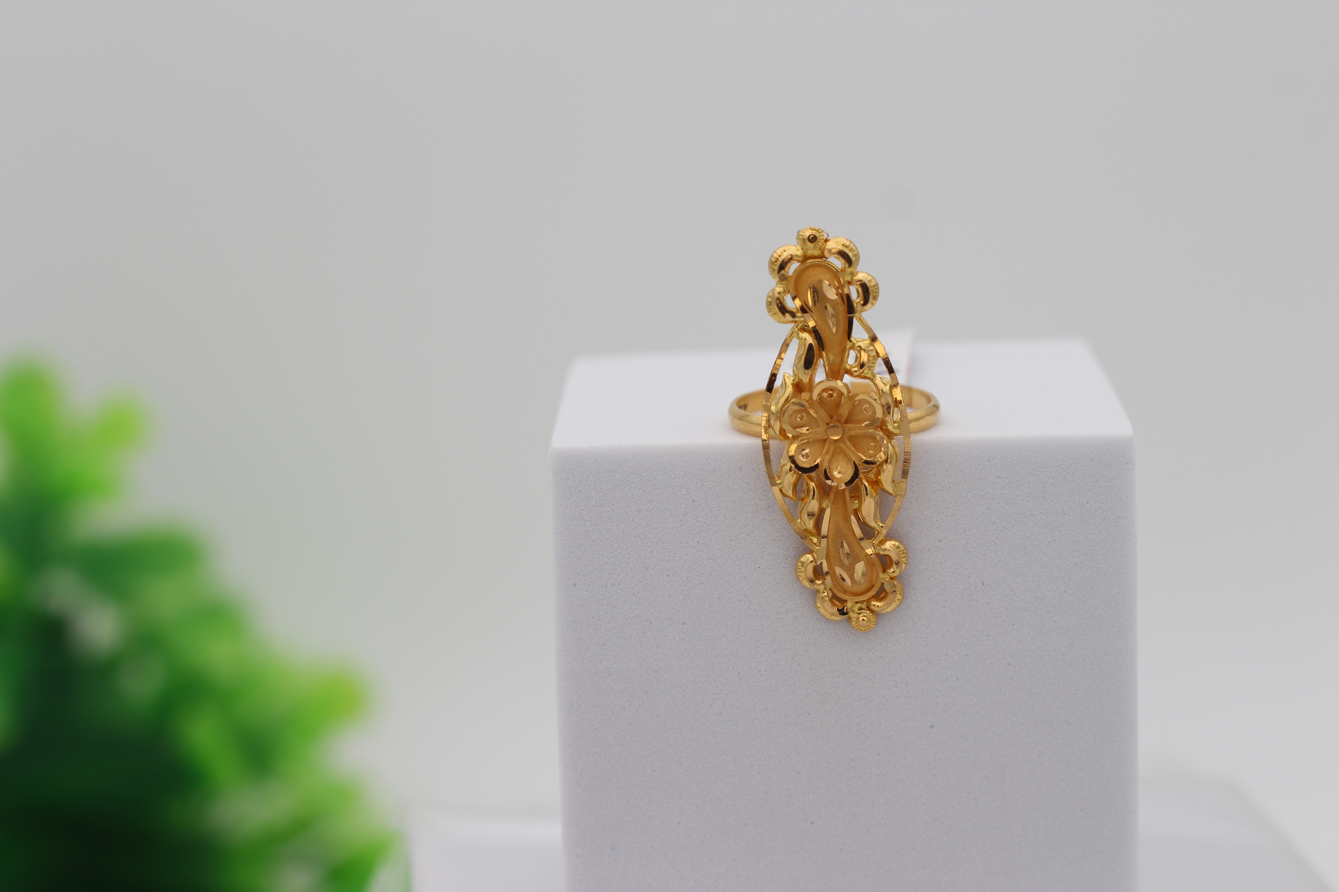 LADIES GOLD DESIGN RING