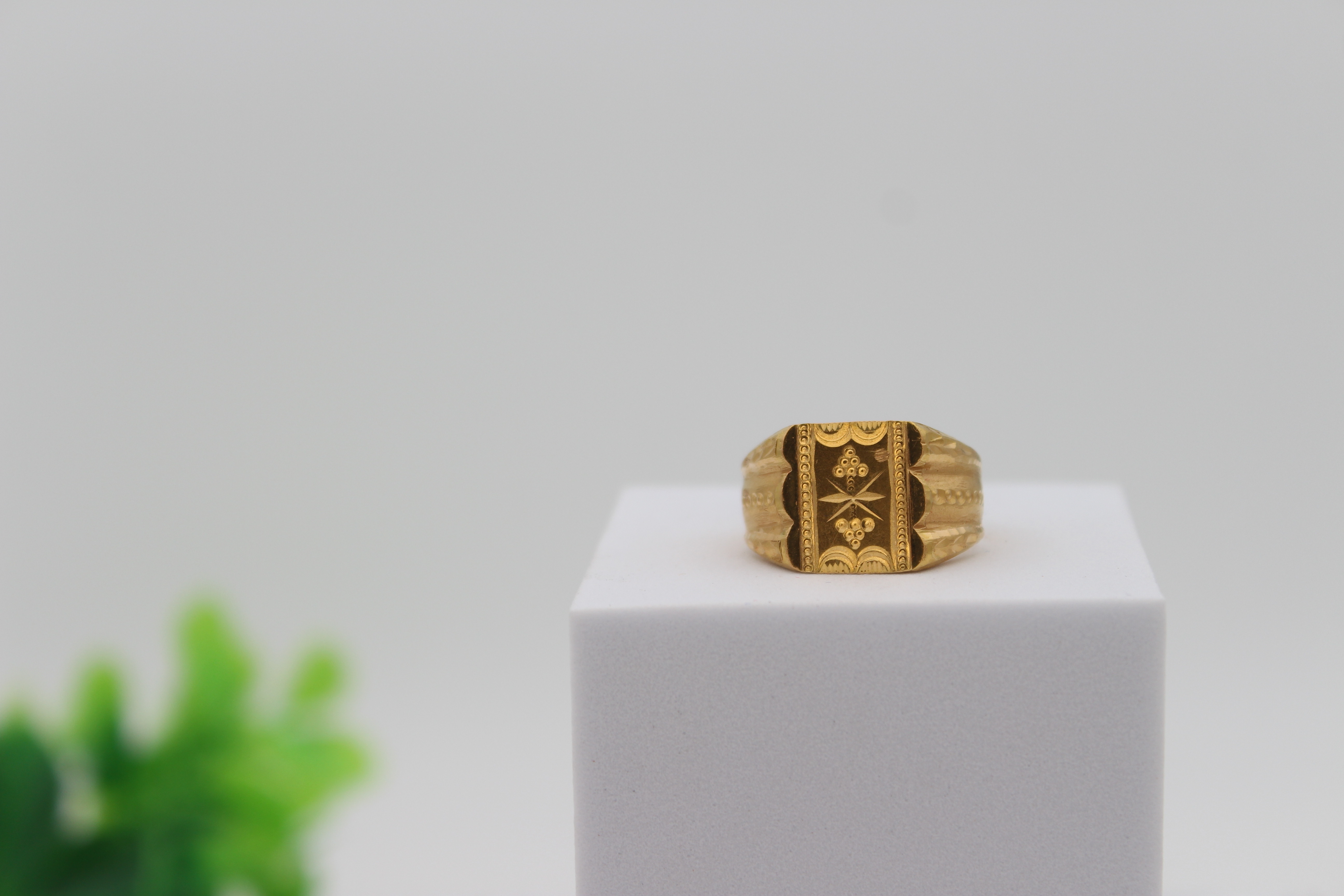 GENTS DESIGN GOLD RING 