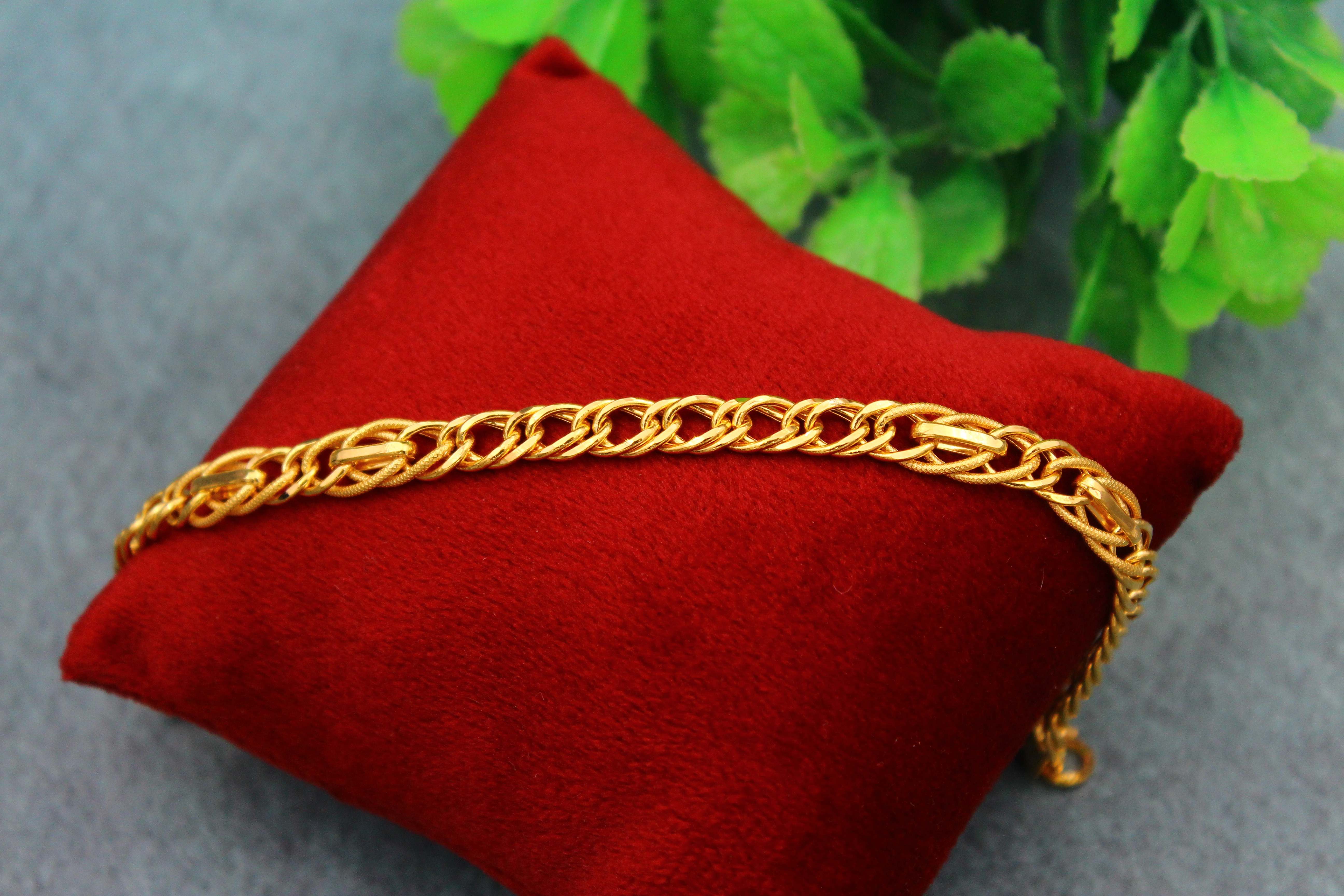 BRACELET