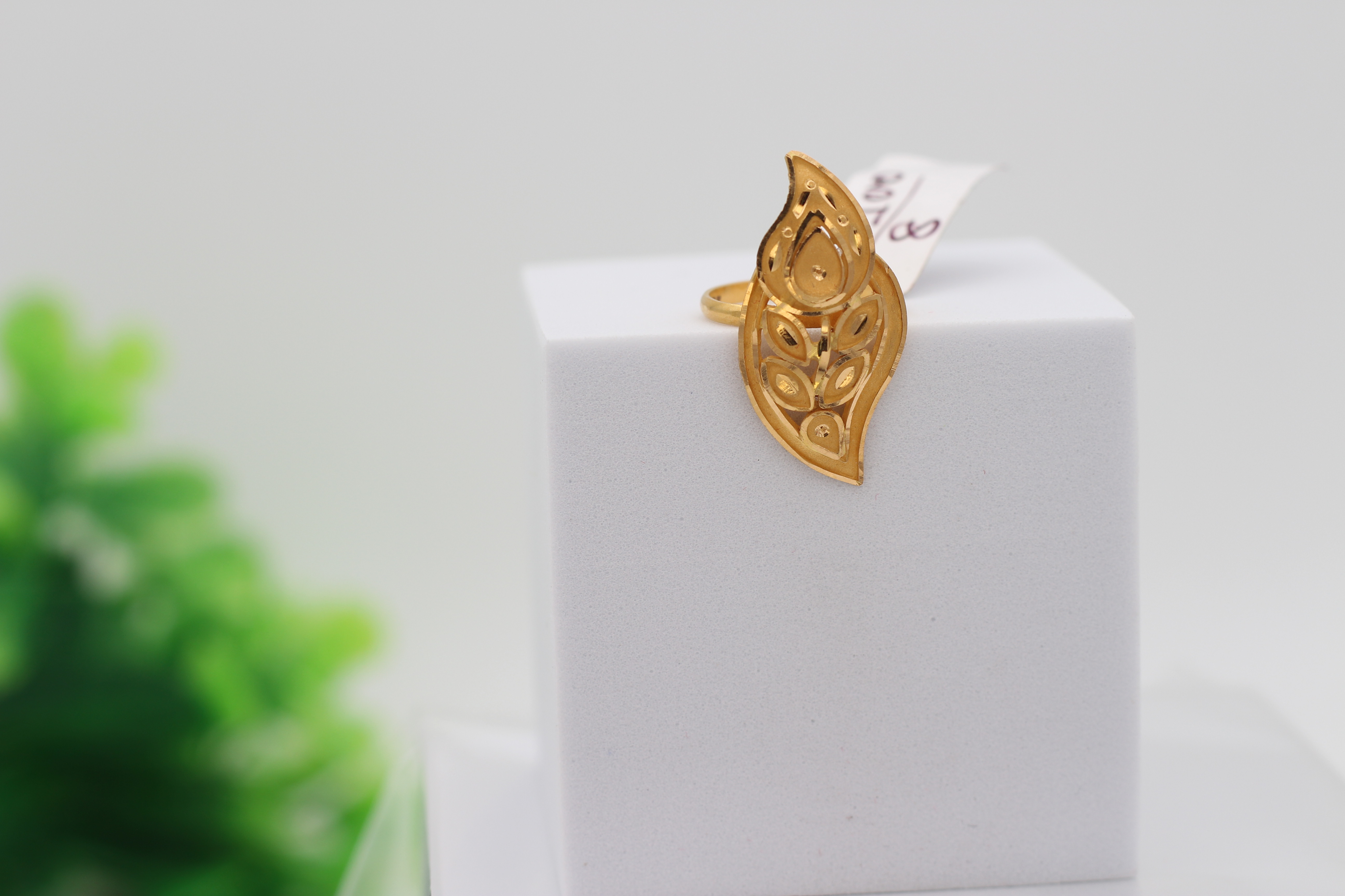 LADIES GOLD DESIGN RING