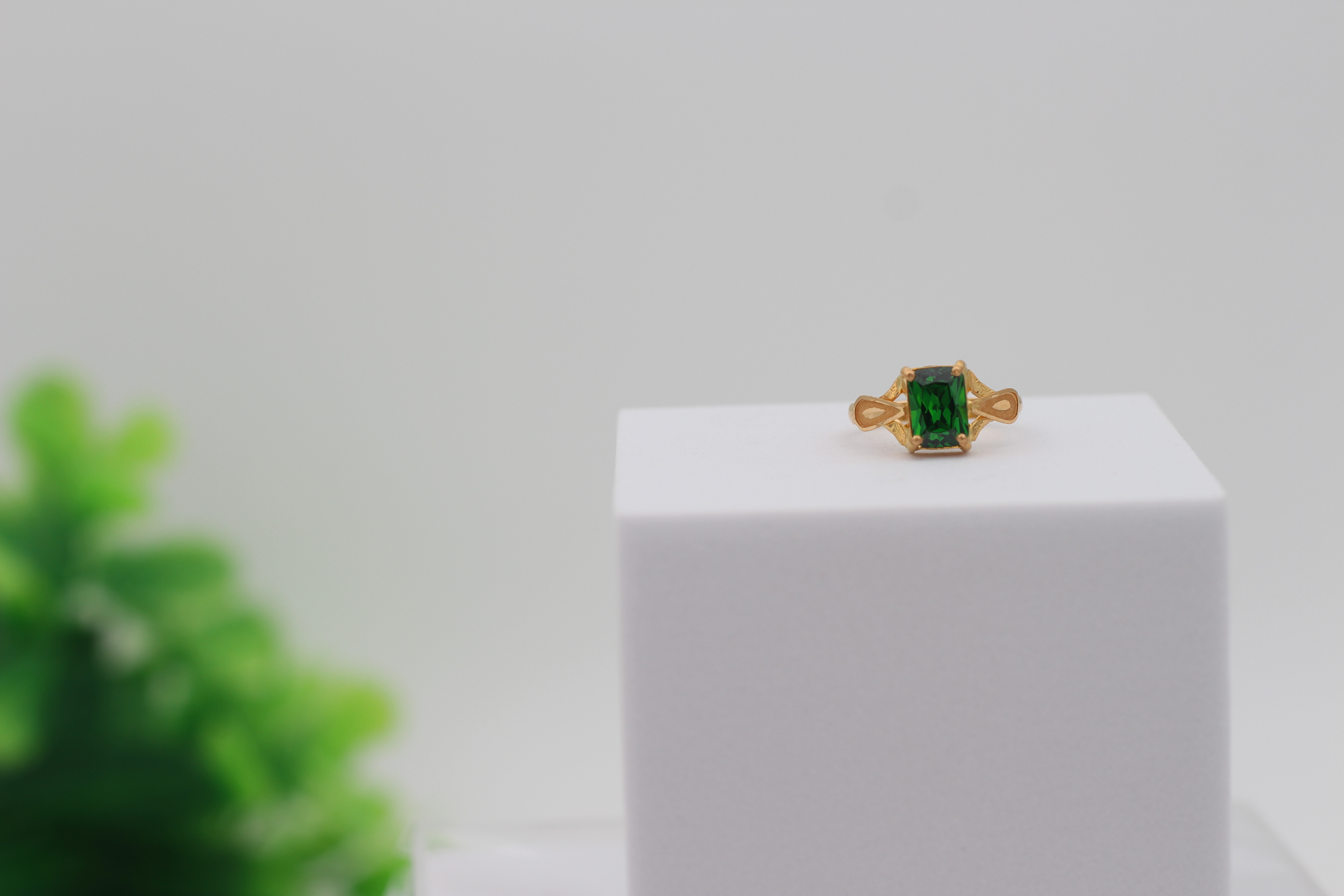 LADIES GOLD DESIGN RING