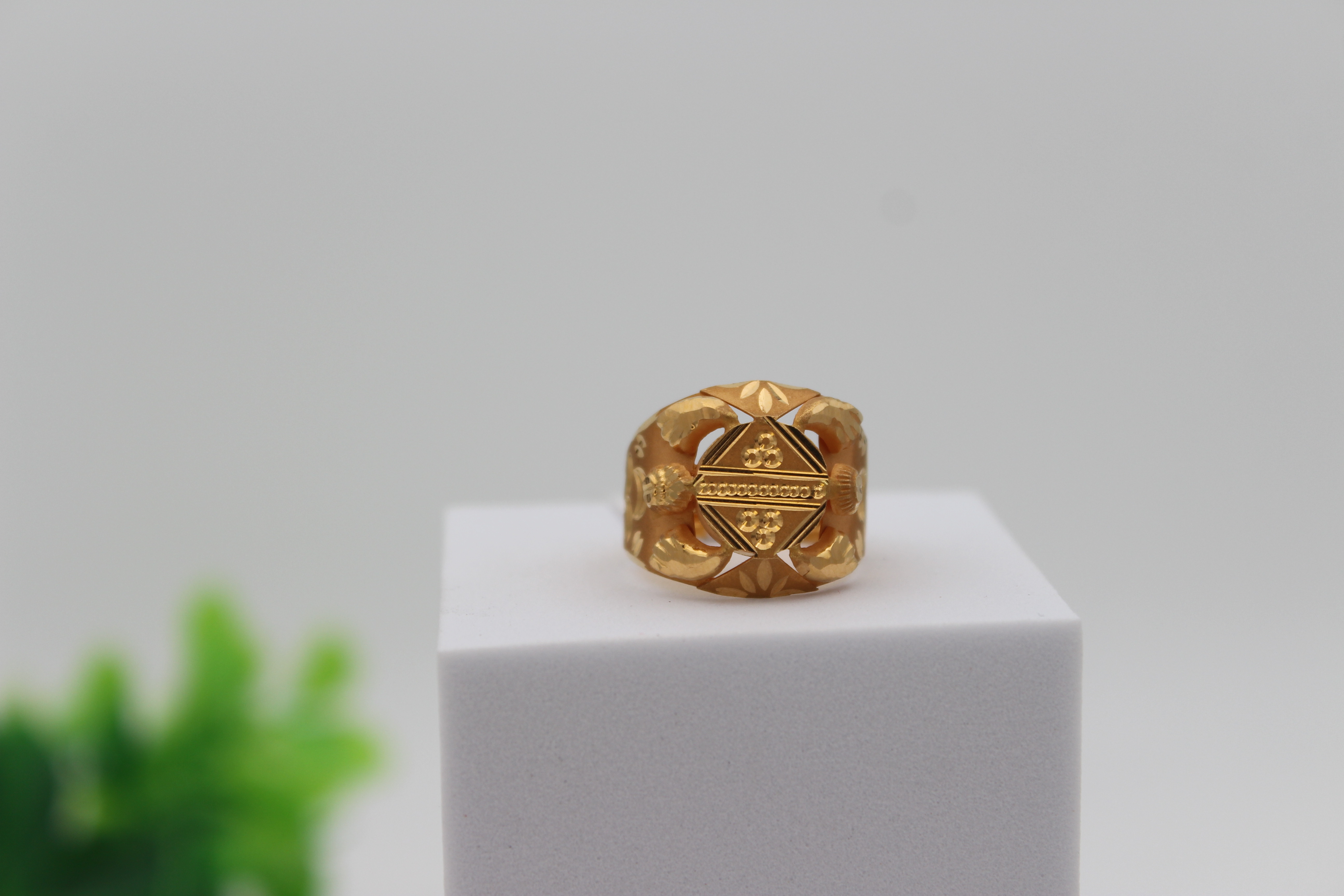 GENTS DESIGN GOLD RING 