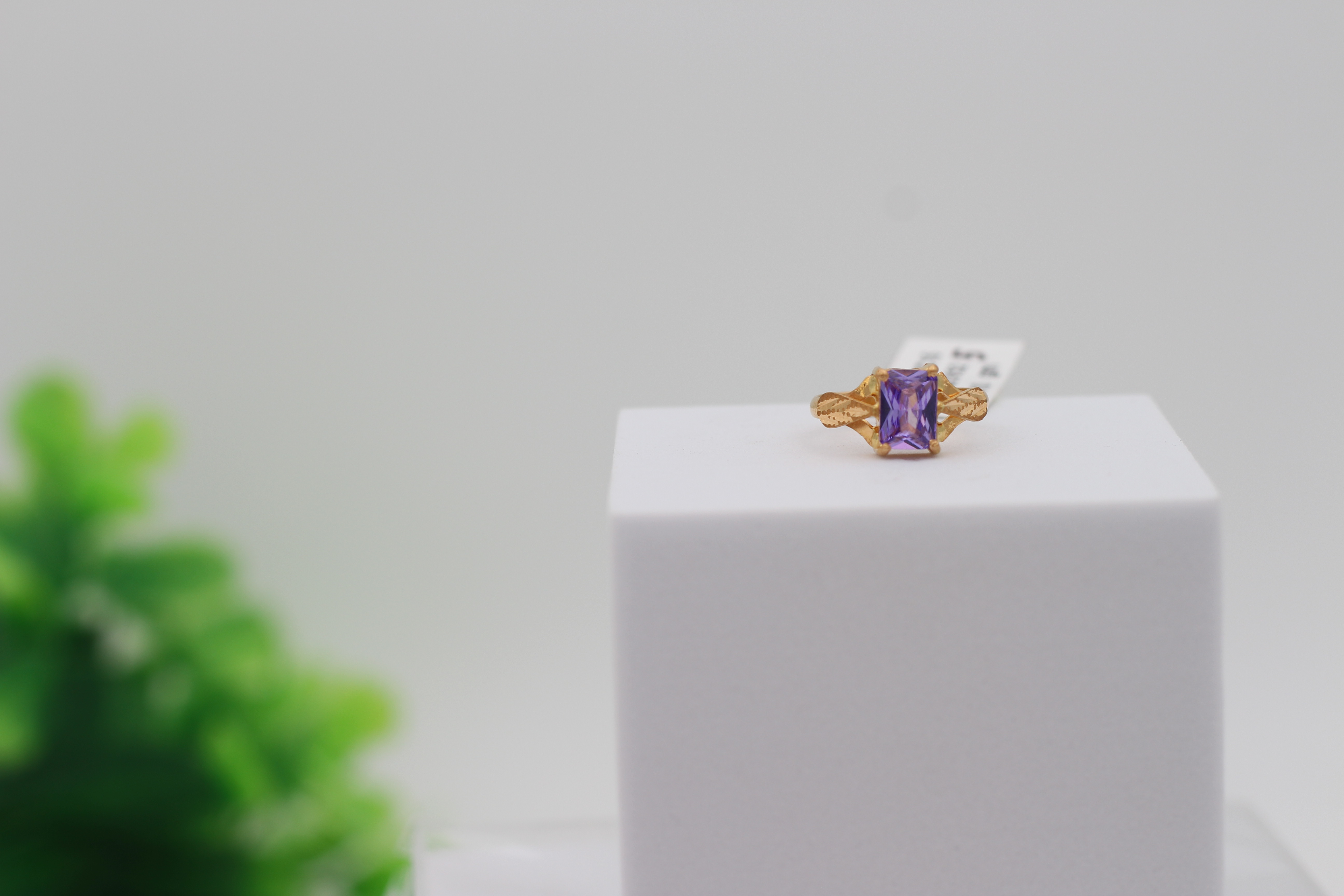 LADIES GOLD DESIGN RING