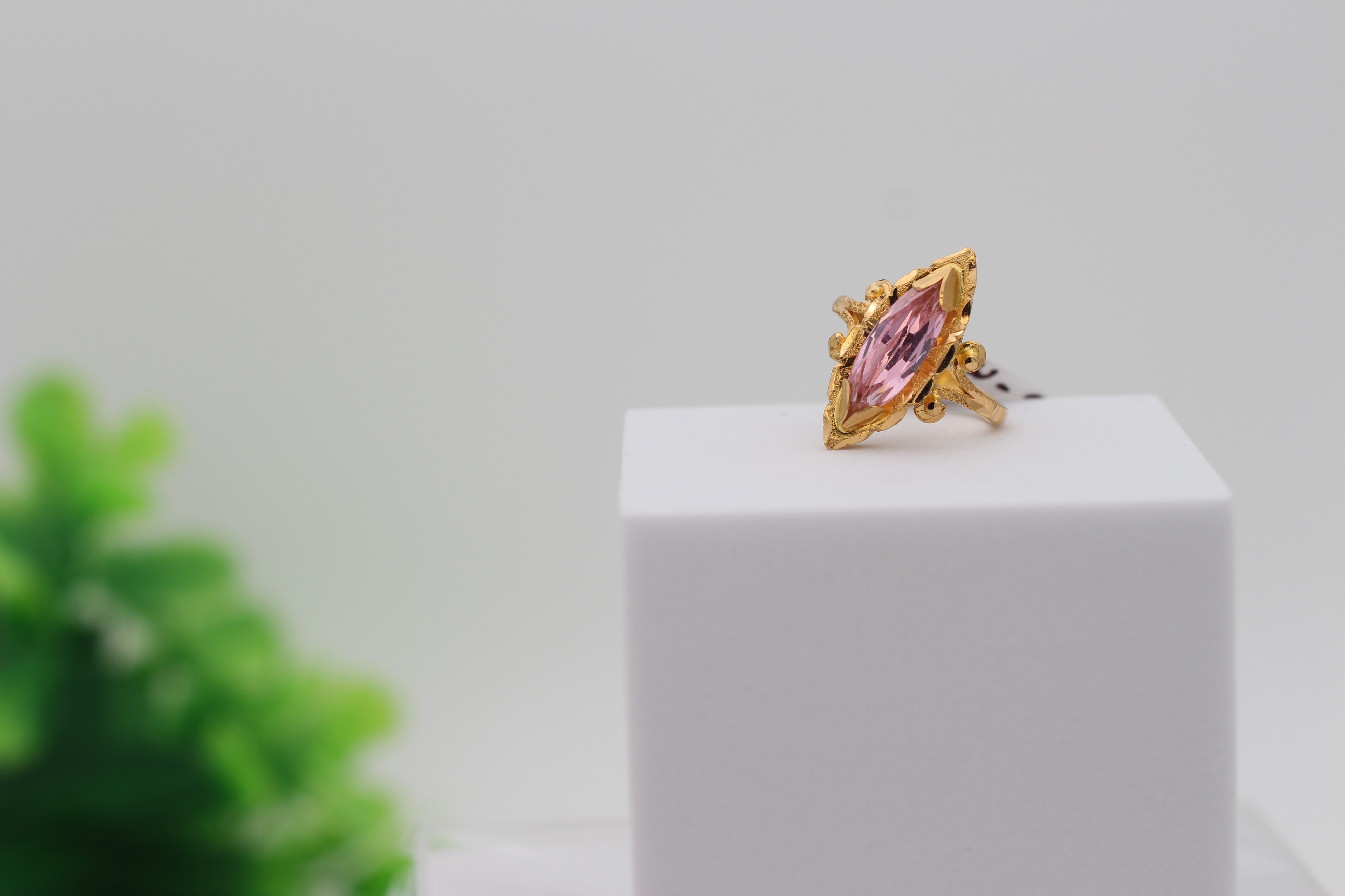 LADIES GOLD DESIGN RING
