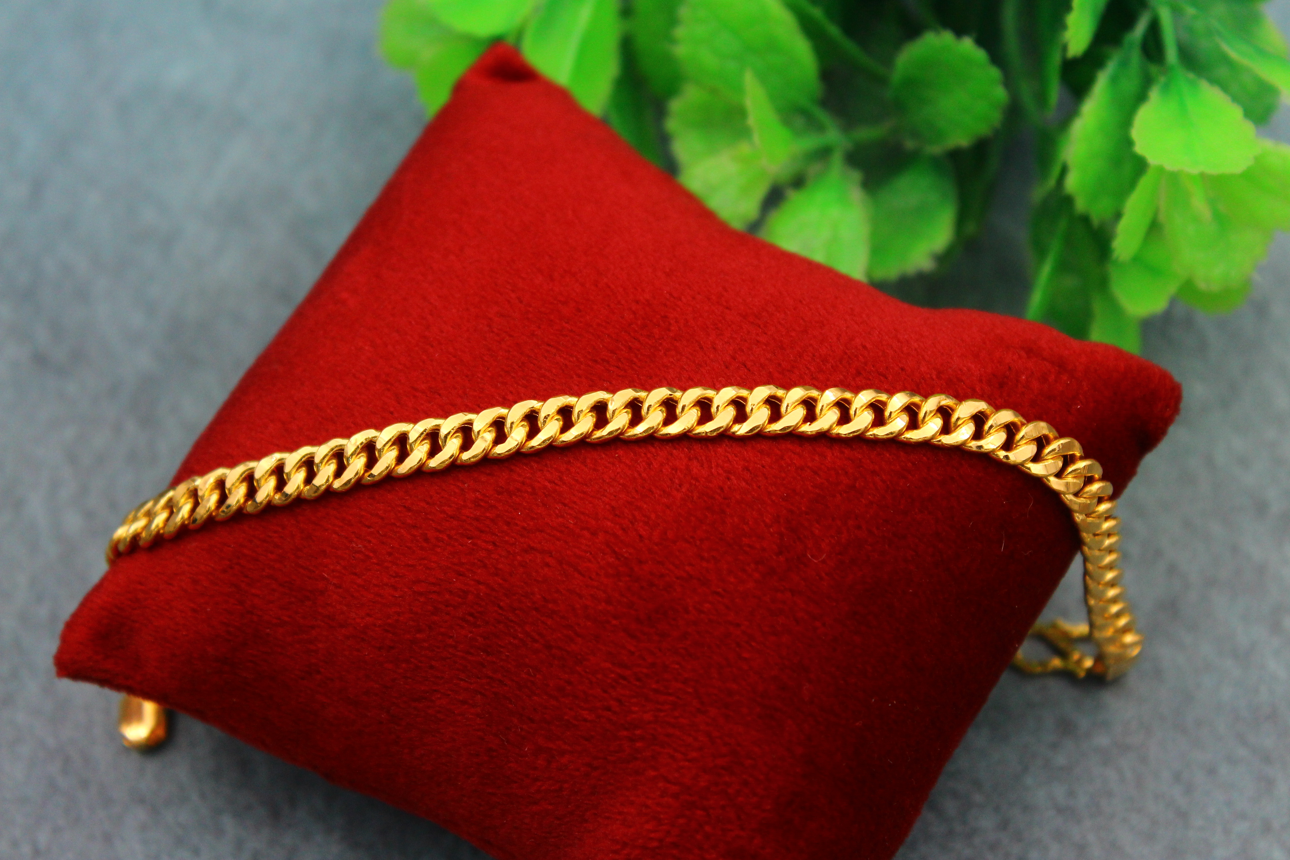 BRACELET