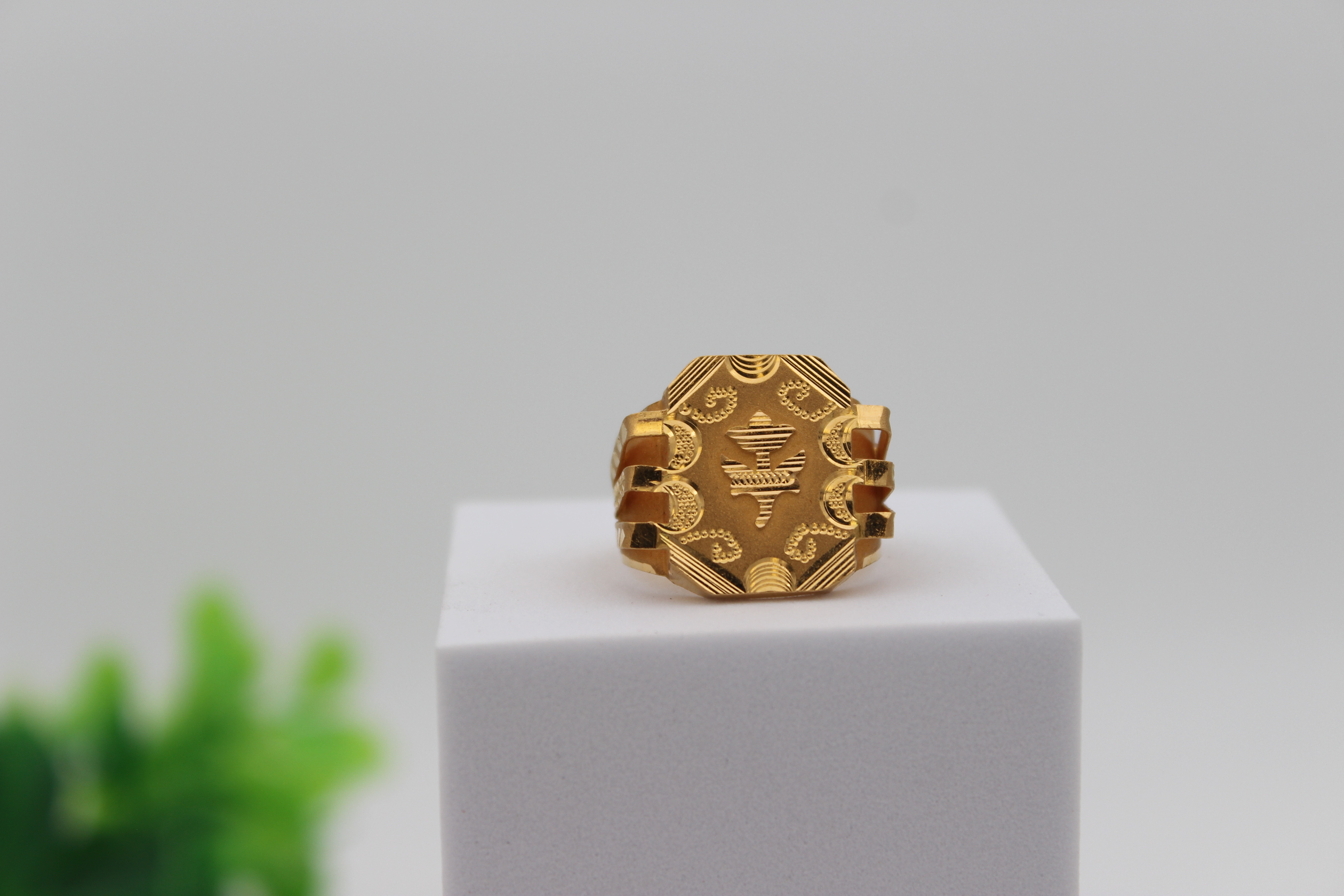 GENTS DESIGN GOLD RING 