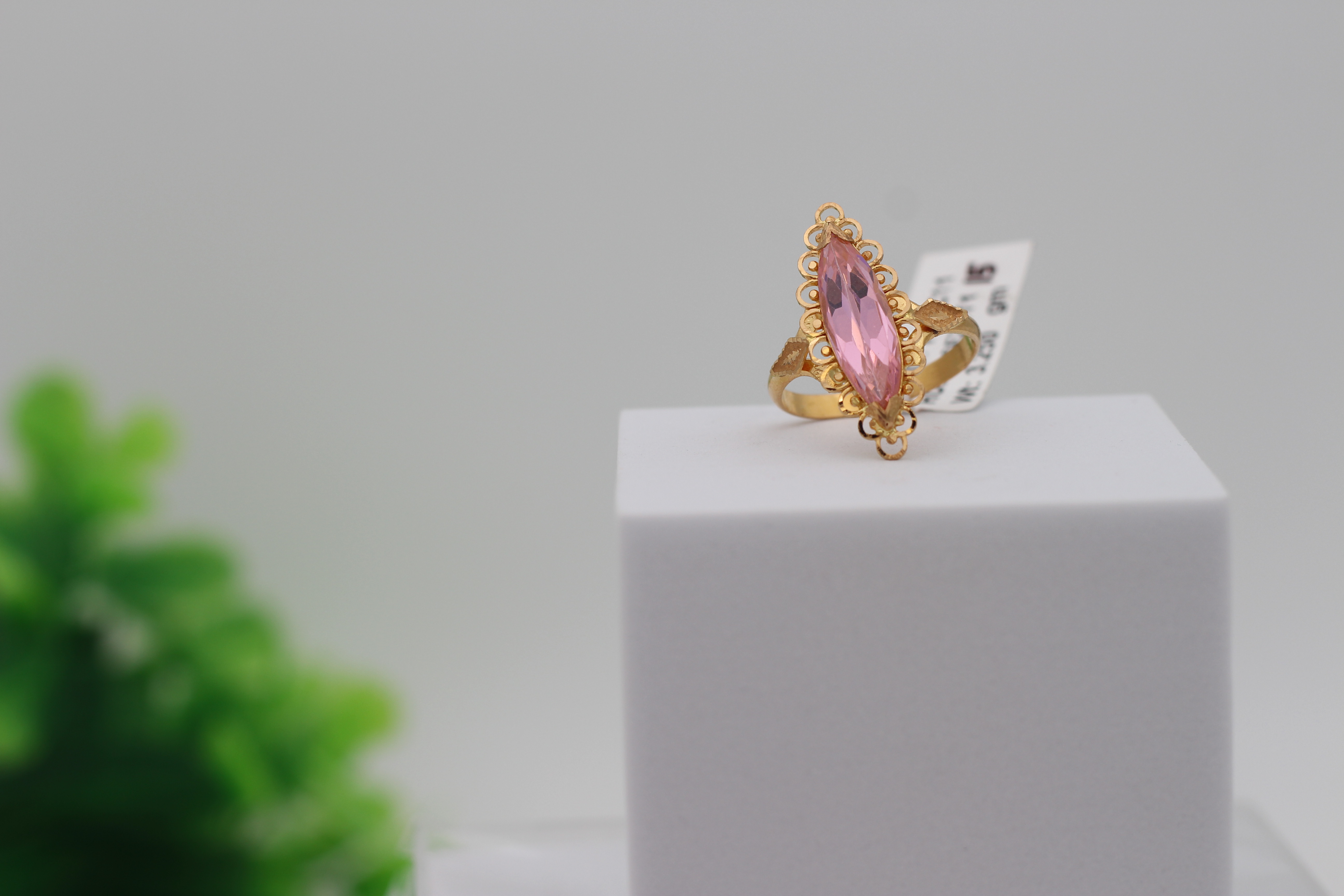 LADIES GOLD DESIGN RING