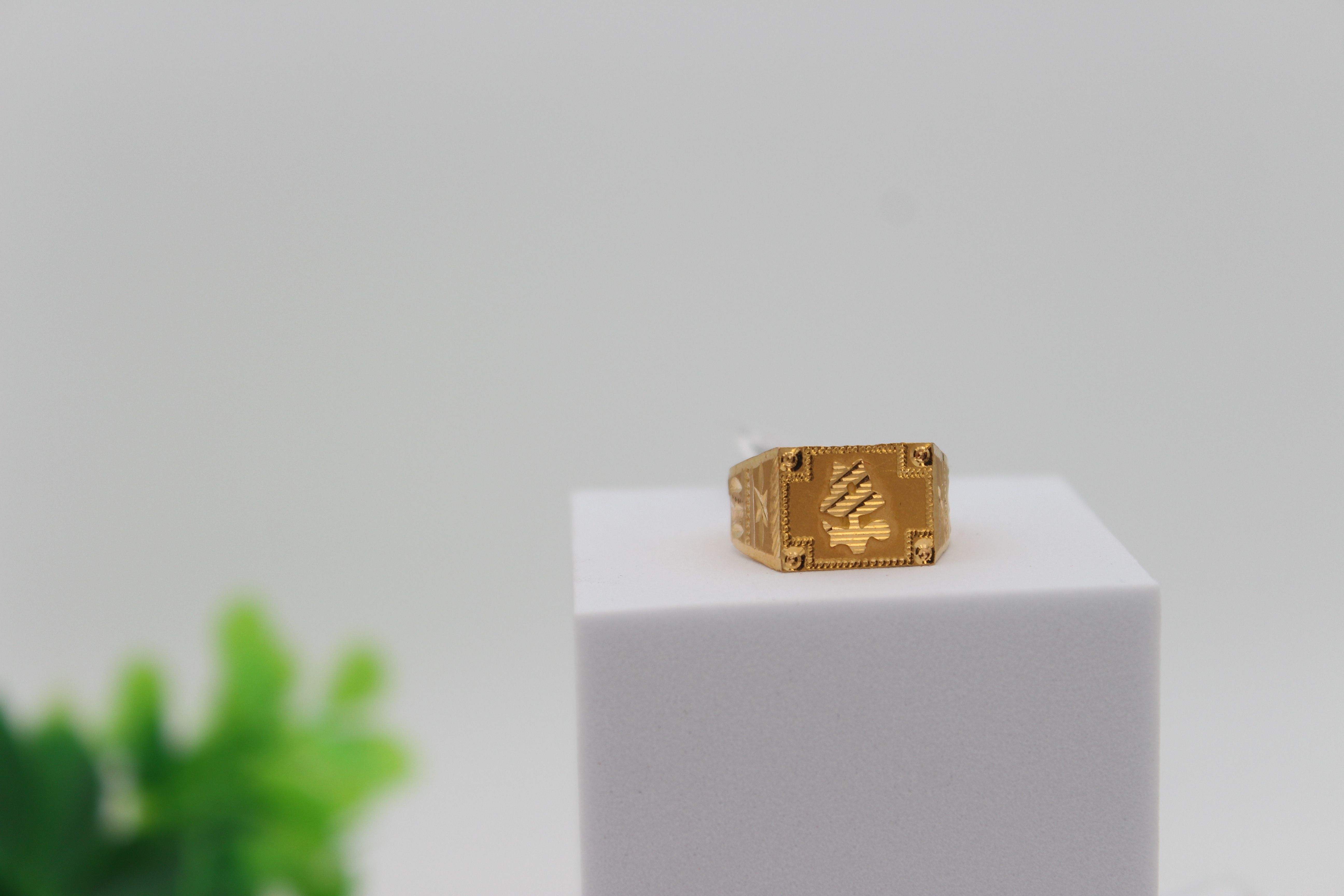 GENTS DESIGN GOLD RING 