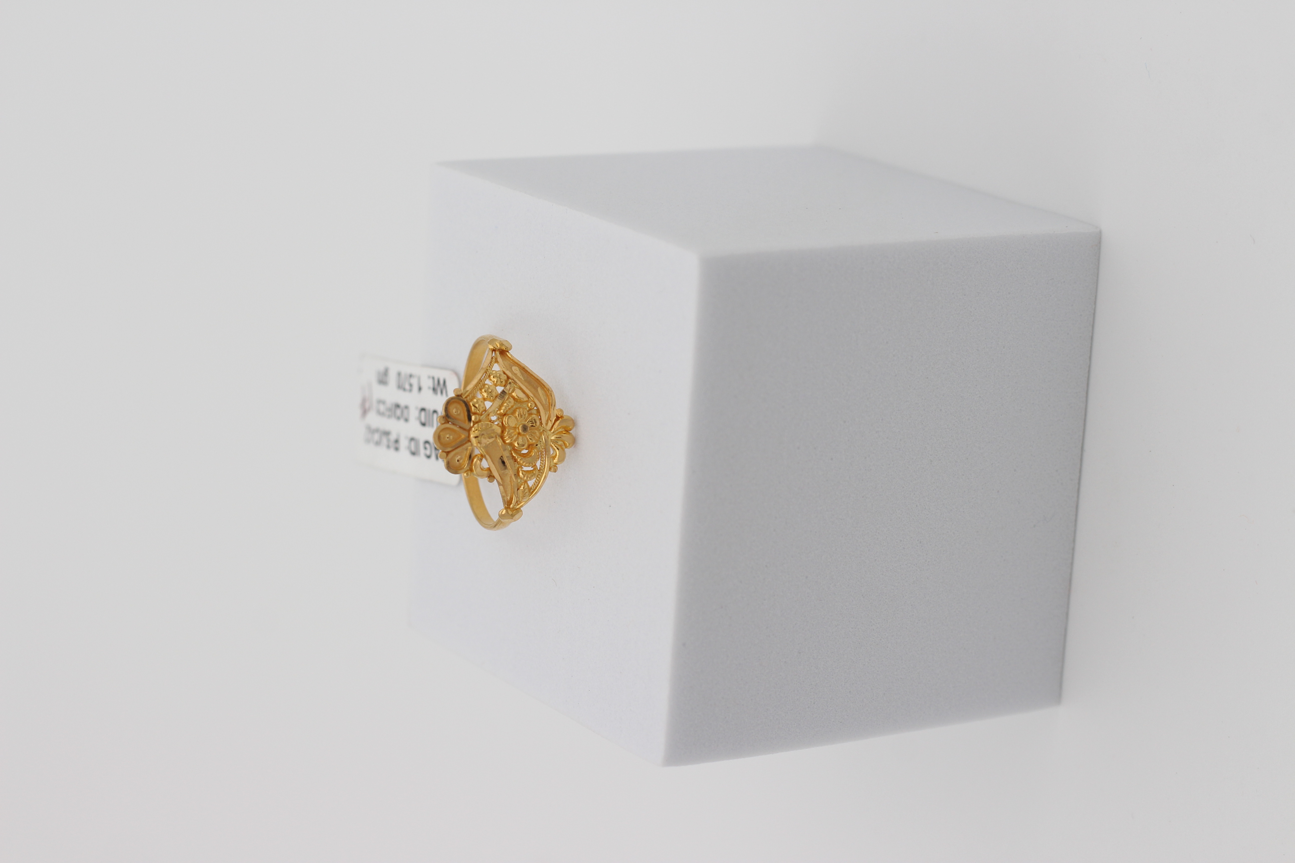 LADIES GOLD DESIGN RING