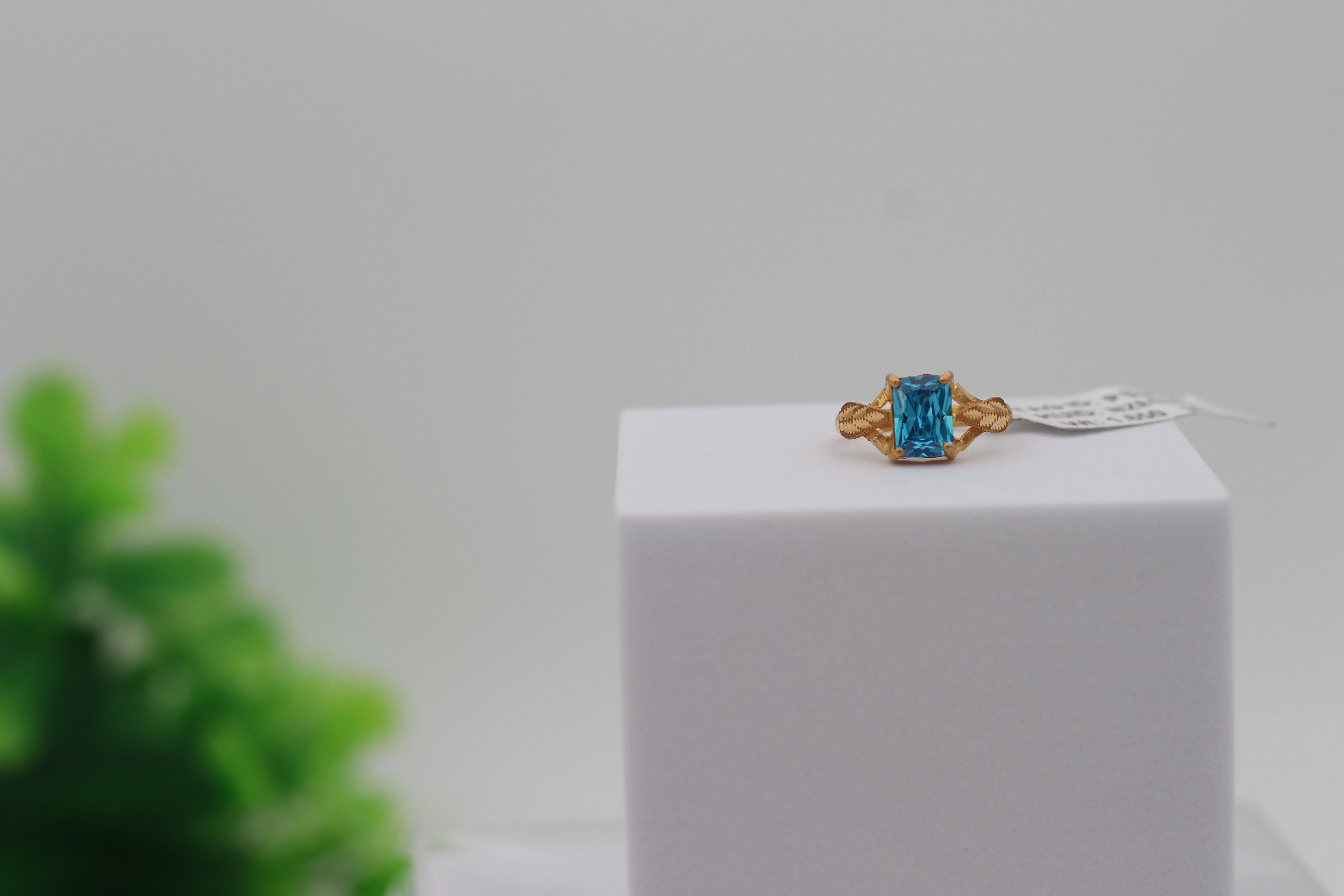 LADIES GOLD DESIGN RING