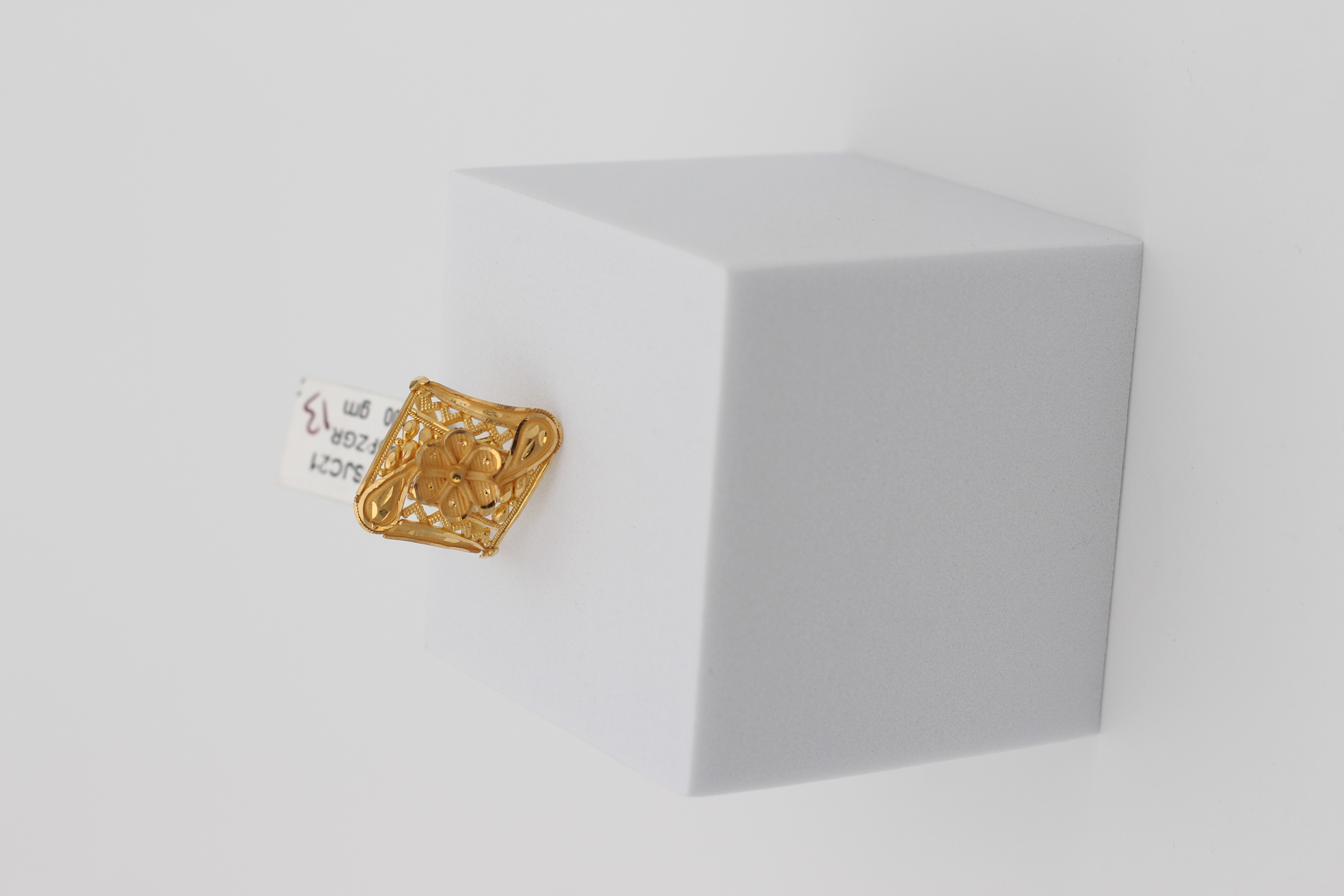 LADIES GOLD DESIGN RING