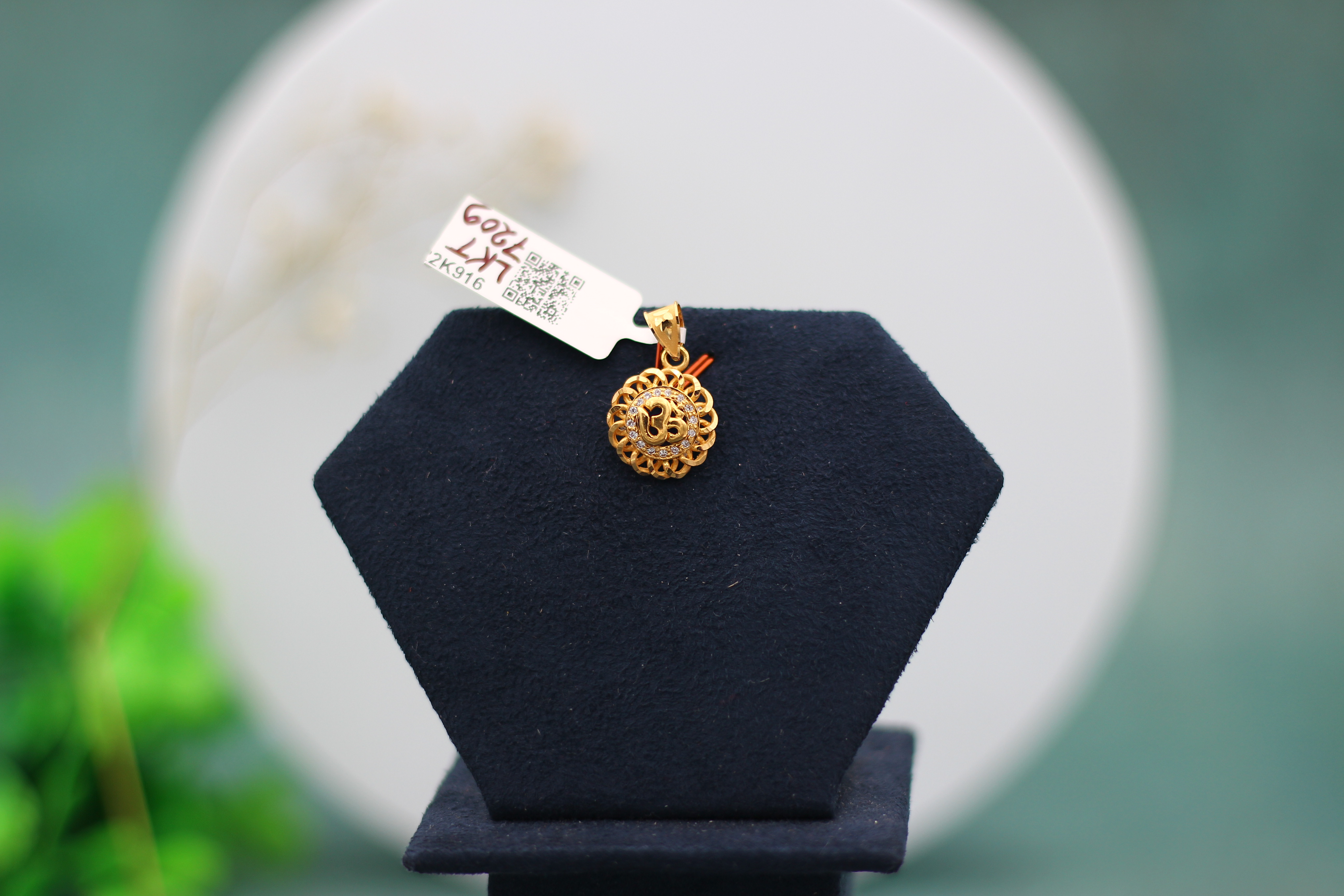 LOCKET (GOLD LOCKET)