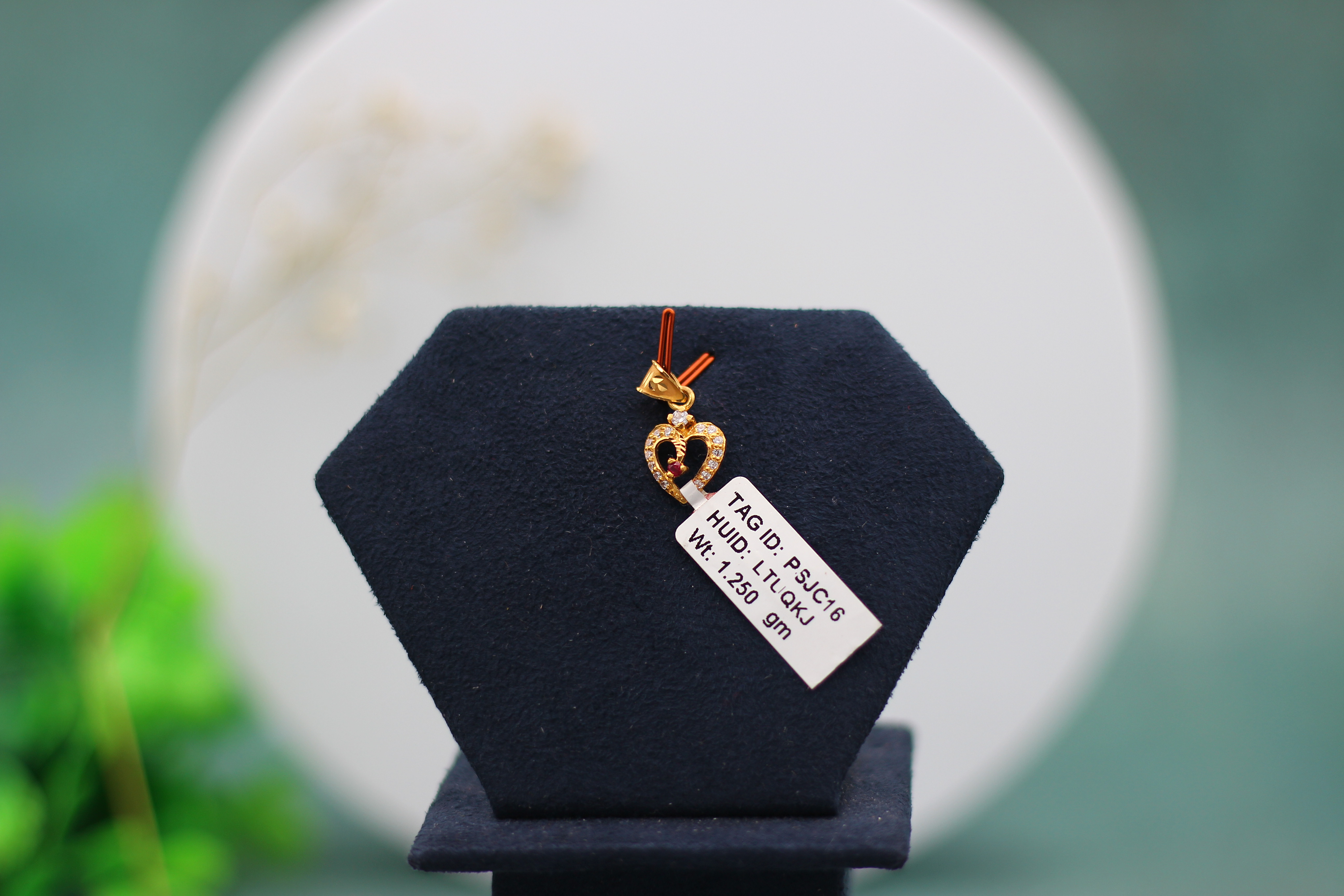 LOCKET (GOLD LOCKET)