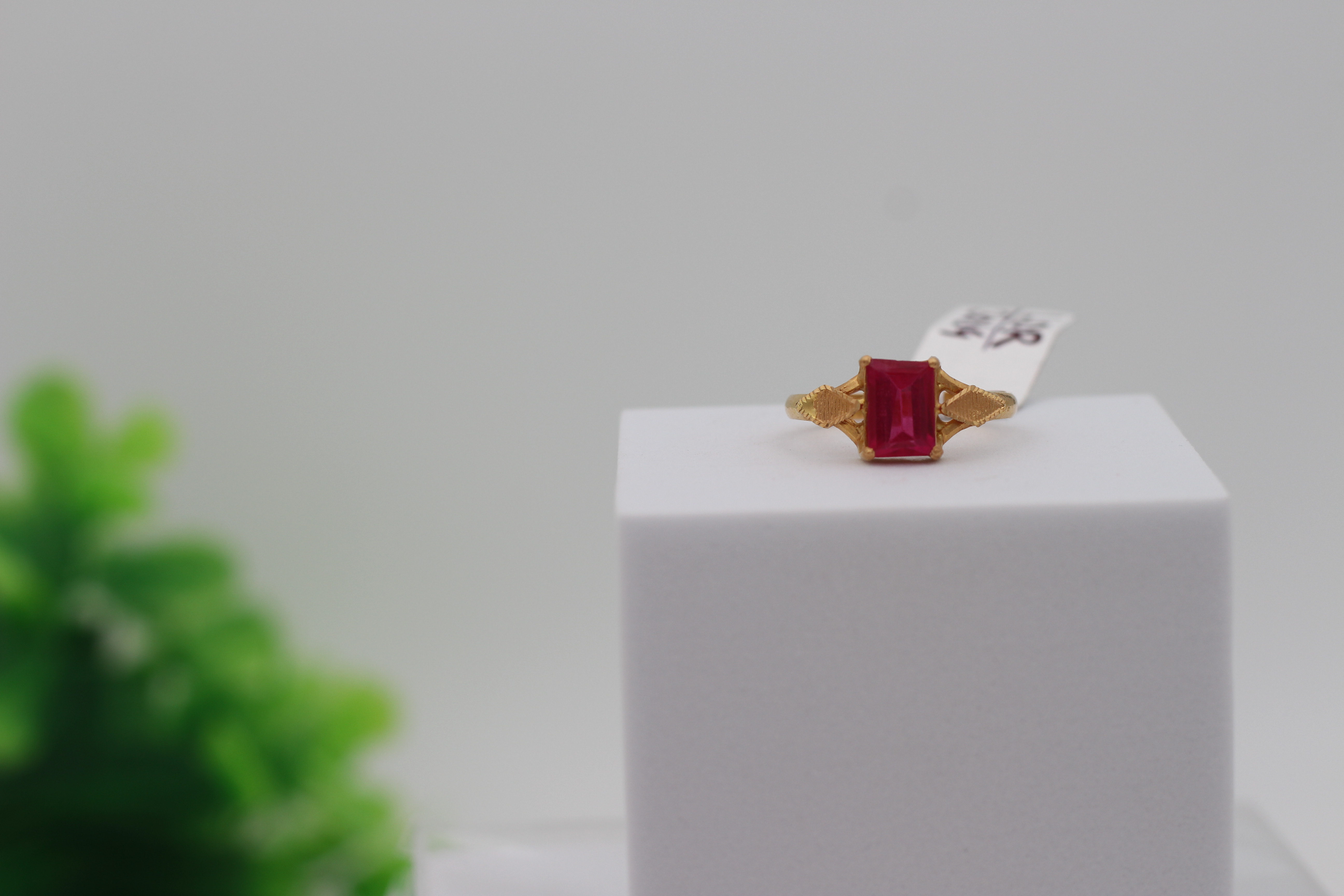 LADIES GOLD DESIGN RING