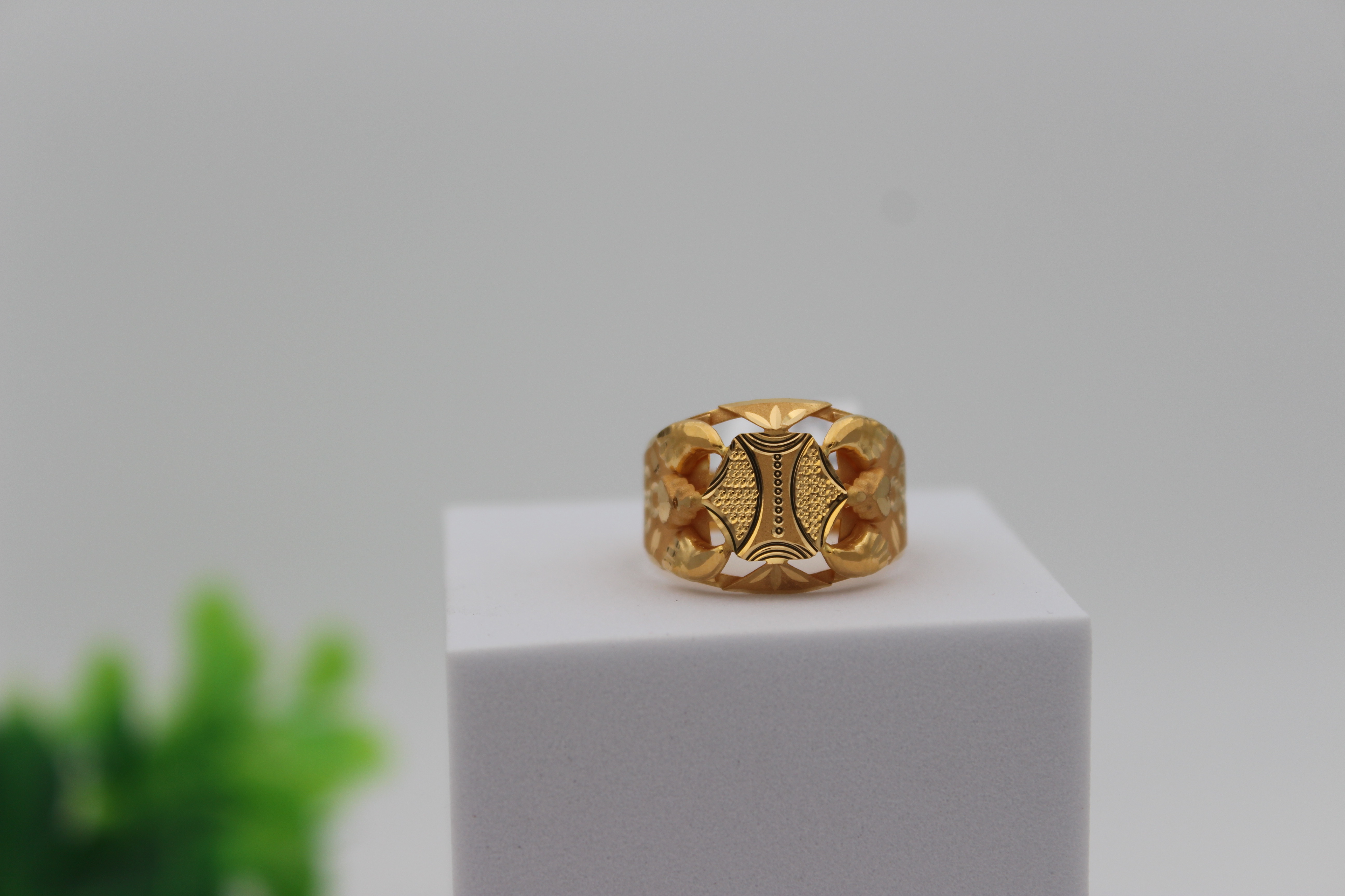 GENTS DESIGN GOLD RING 