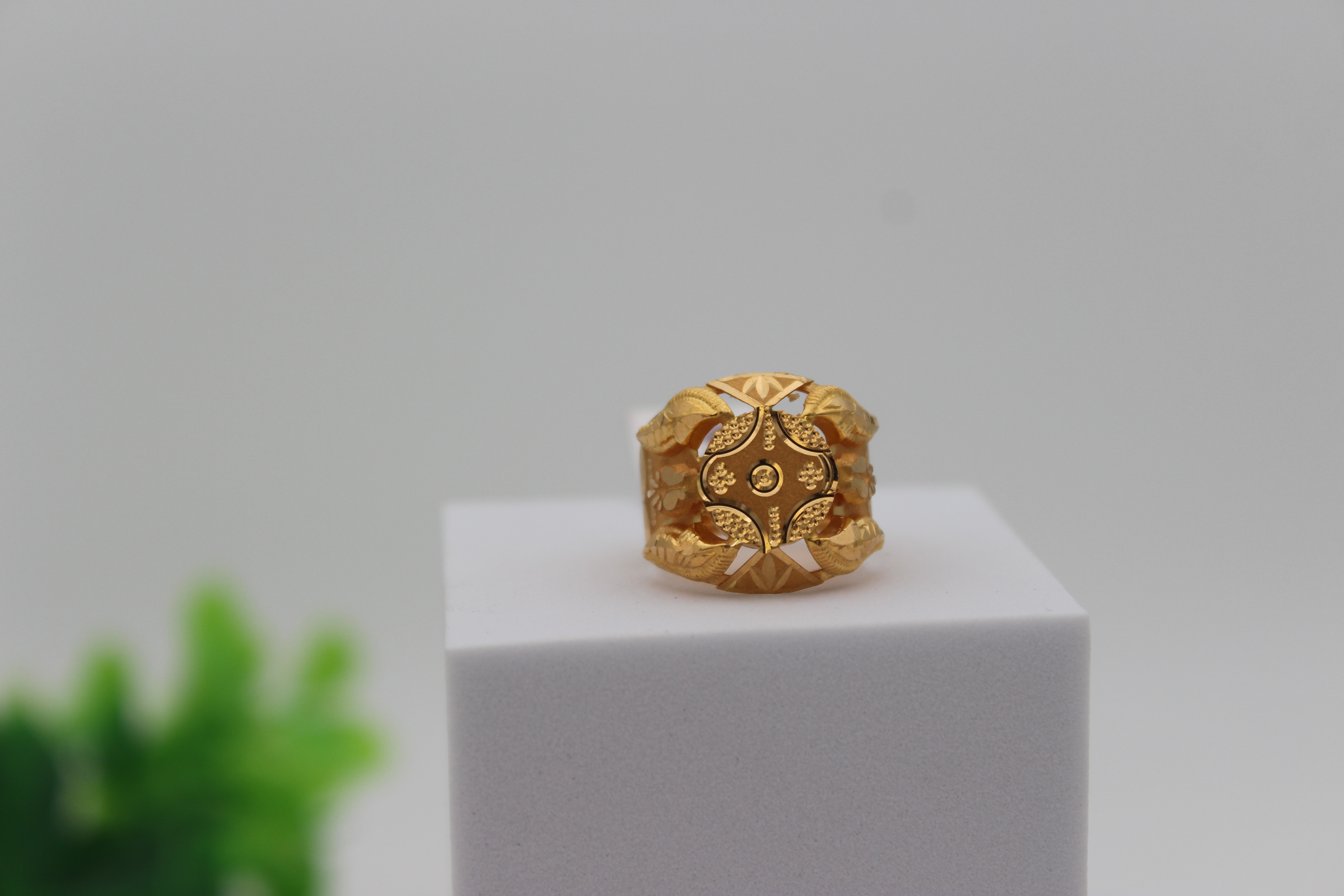GENTS DESIGN GOLD RING 