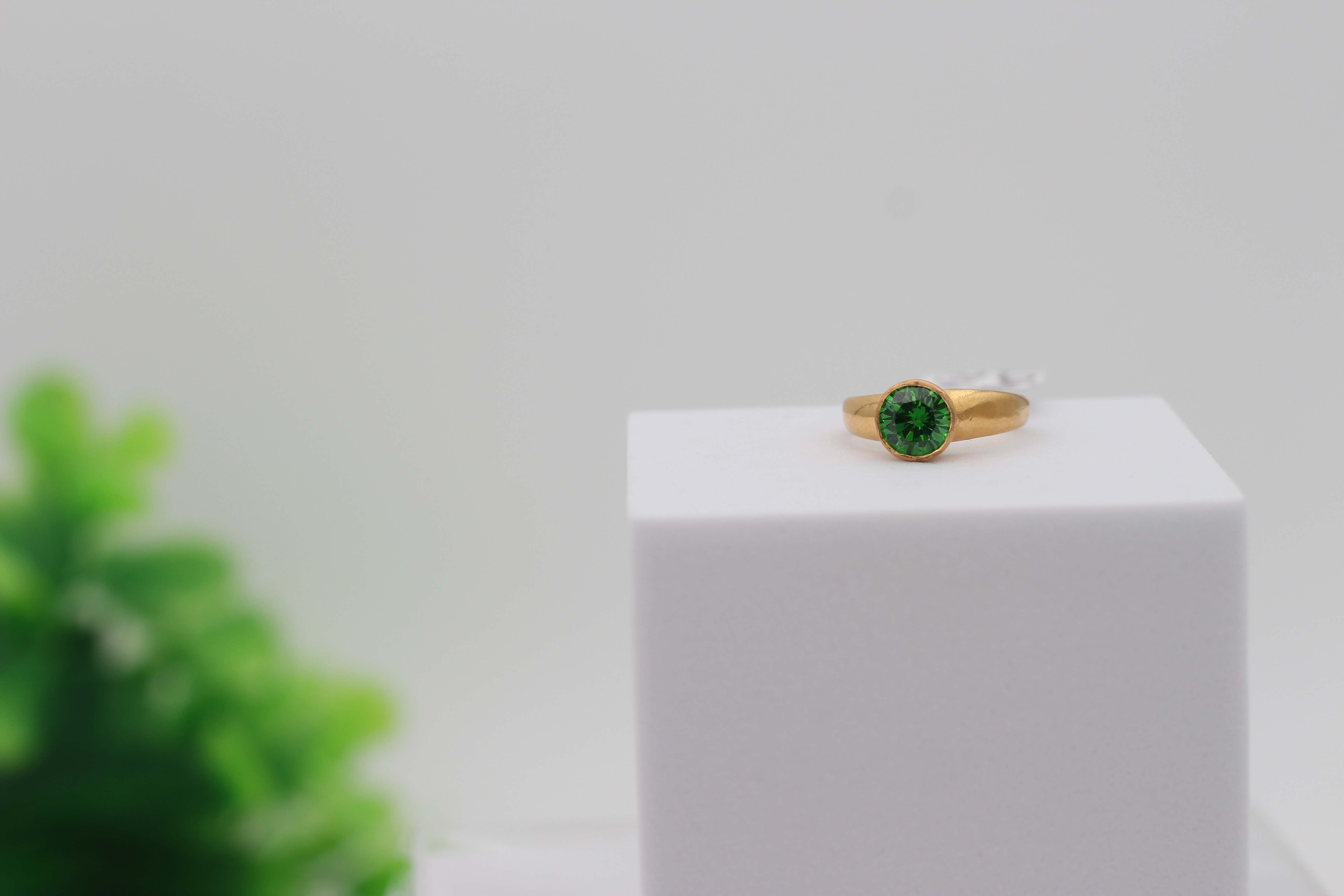LADIES GOLD DESIGN RING