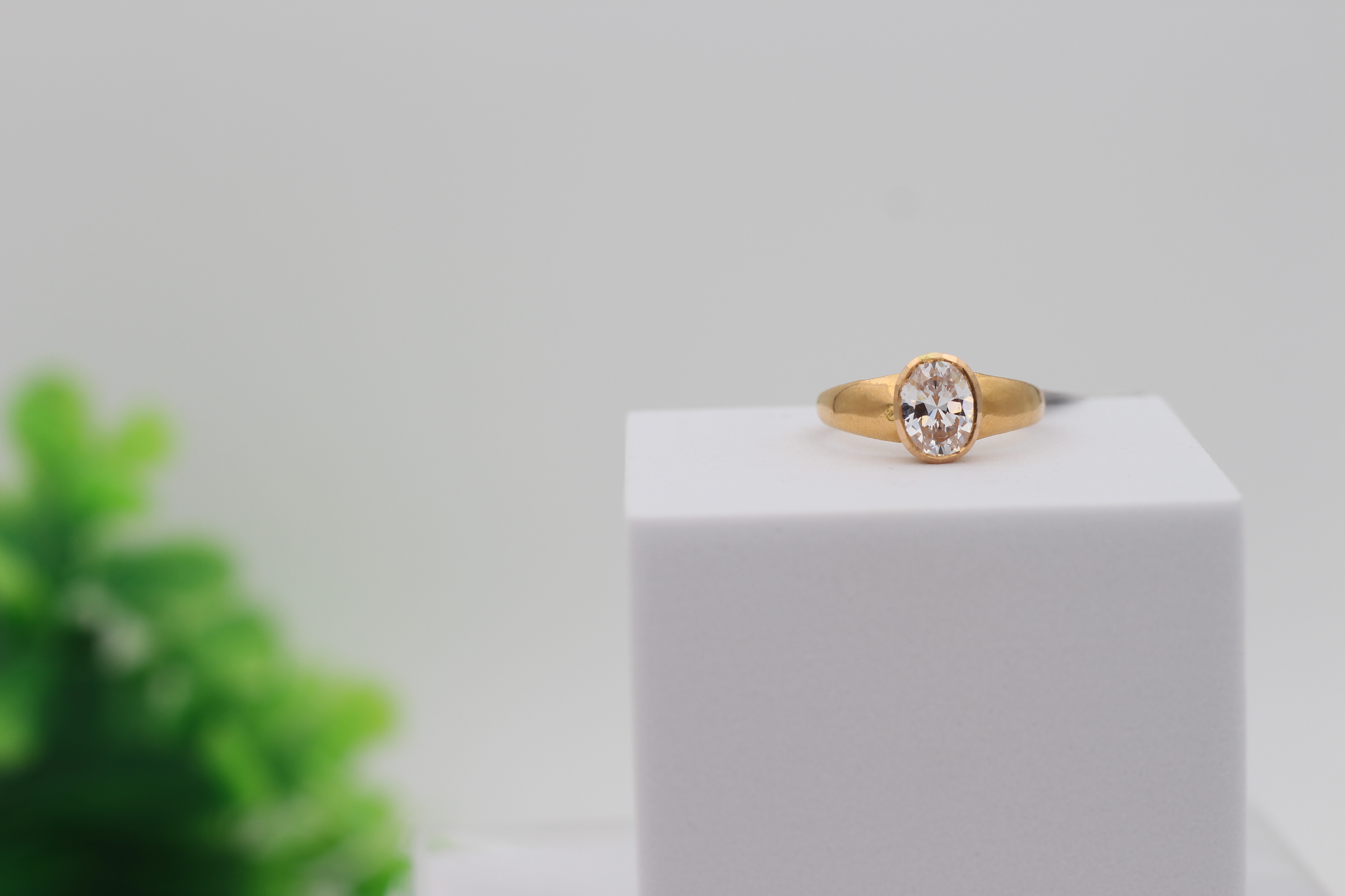 LADIES GOLD DESIGN RING